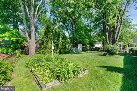 Tiny photo for 5716 Glamis Drive, ALEXANDRIA, VA 22315 (MLS # VAFX2306580)