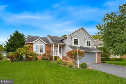 9 CORDELL DRIVE STEVENS PA 17578