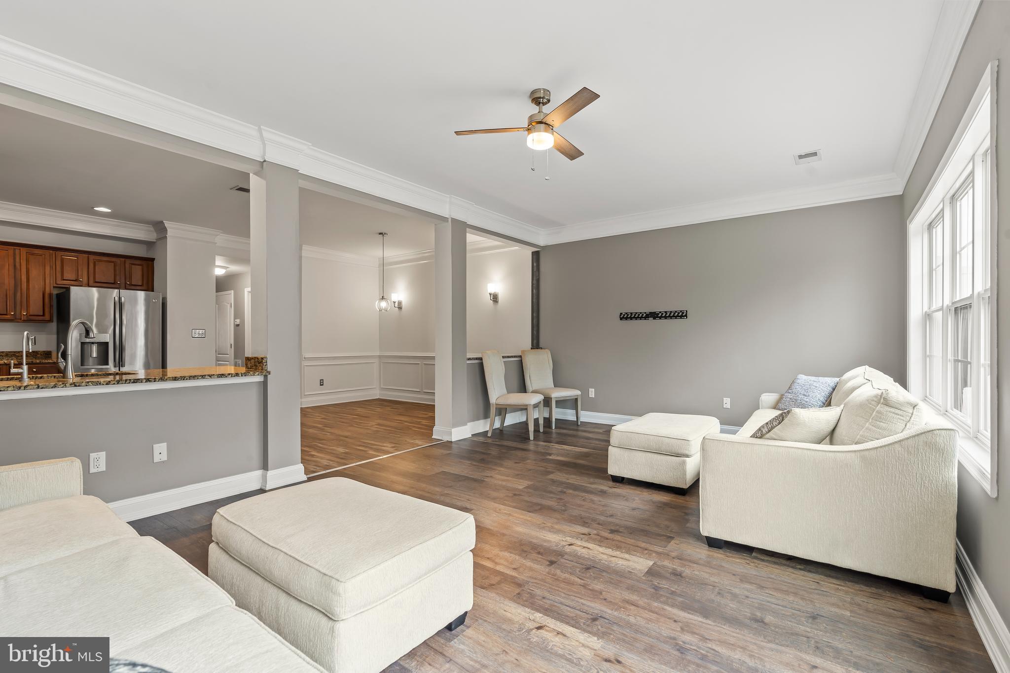 ROLLING HILLS - Residential