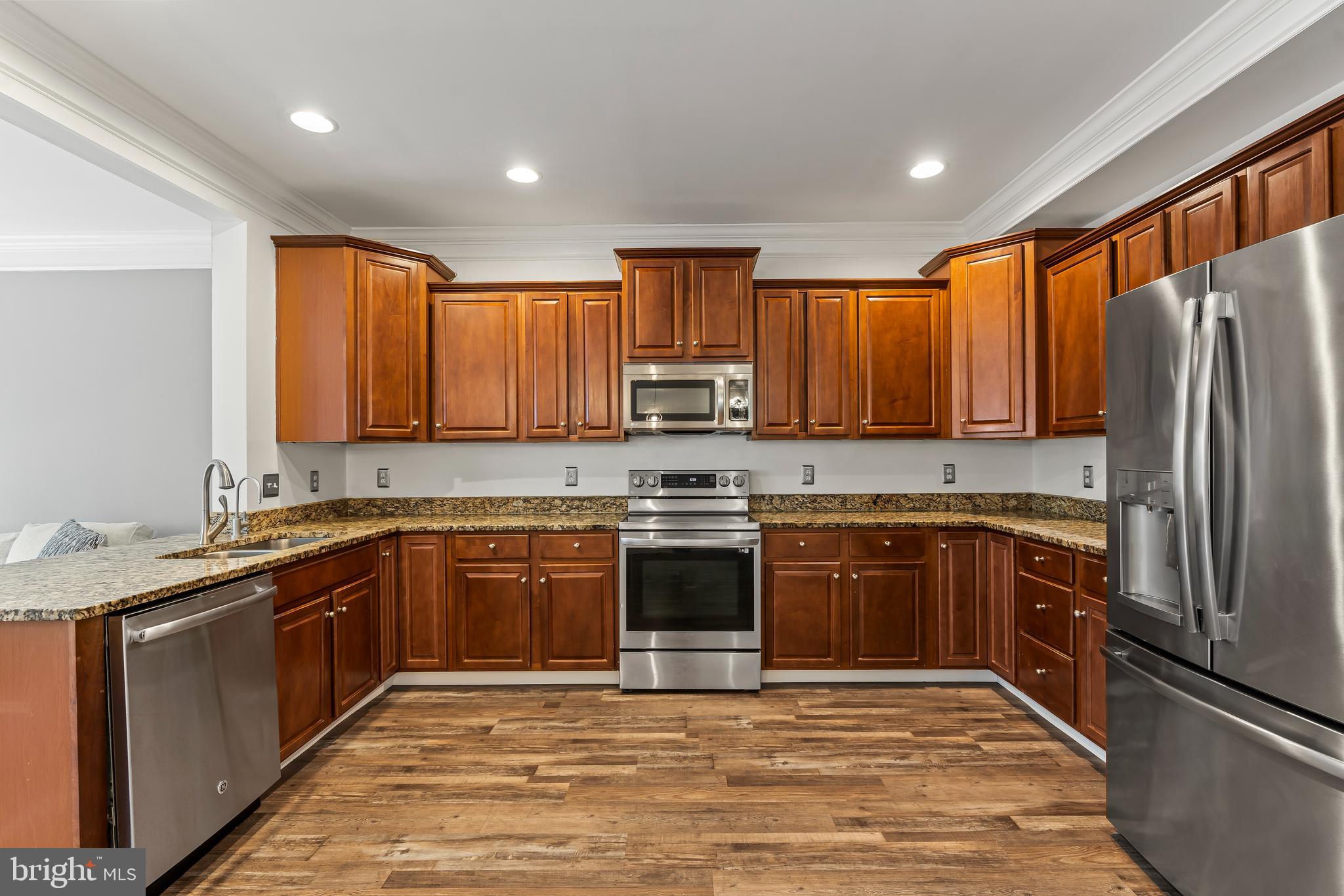 ROLLING HILLS - Residential