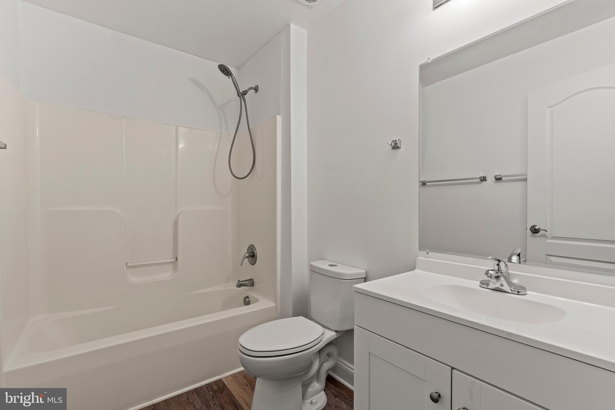 ROLLING HILLS - Residential