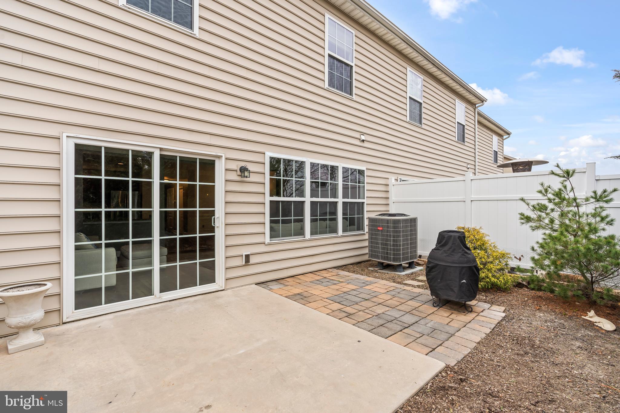 ROLLING HILLS - Residential