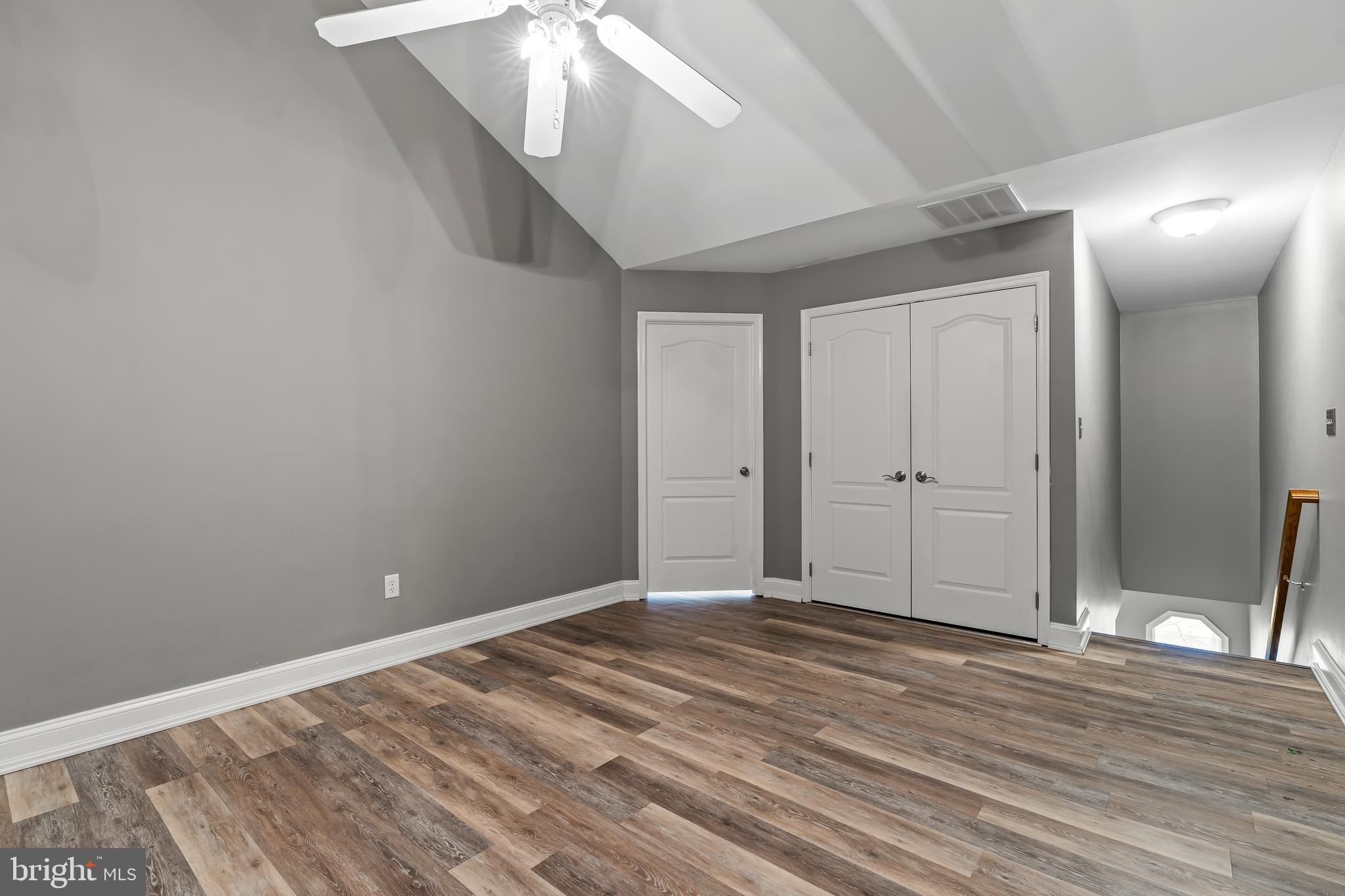 ROLLING HILLS - Residential