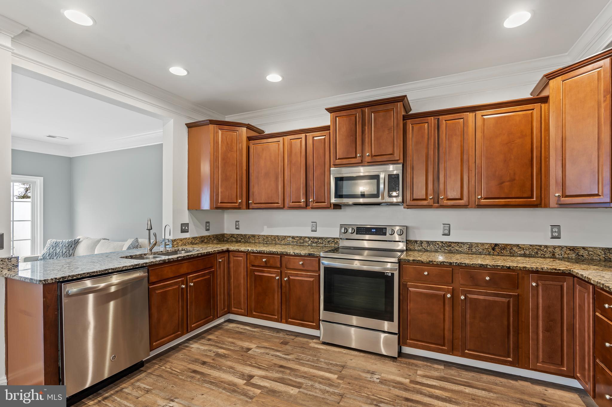 ROLLING HILLS - Residential