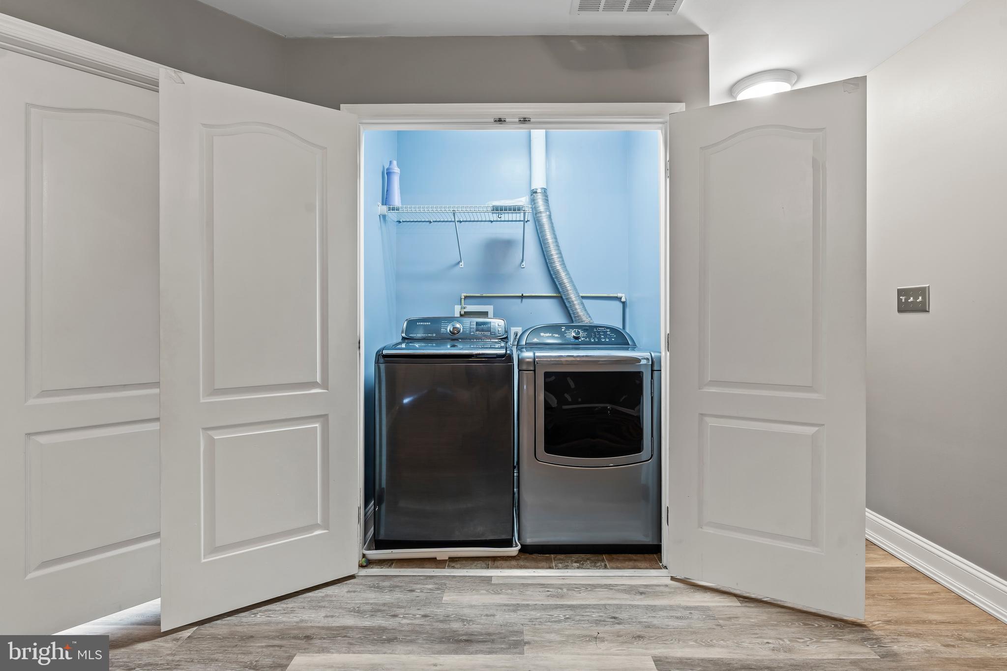 ROLLING HILLS - Residential