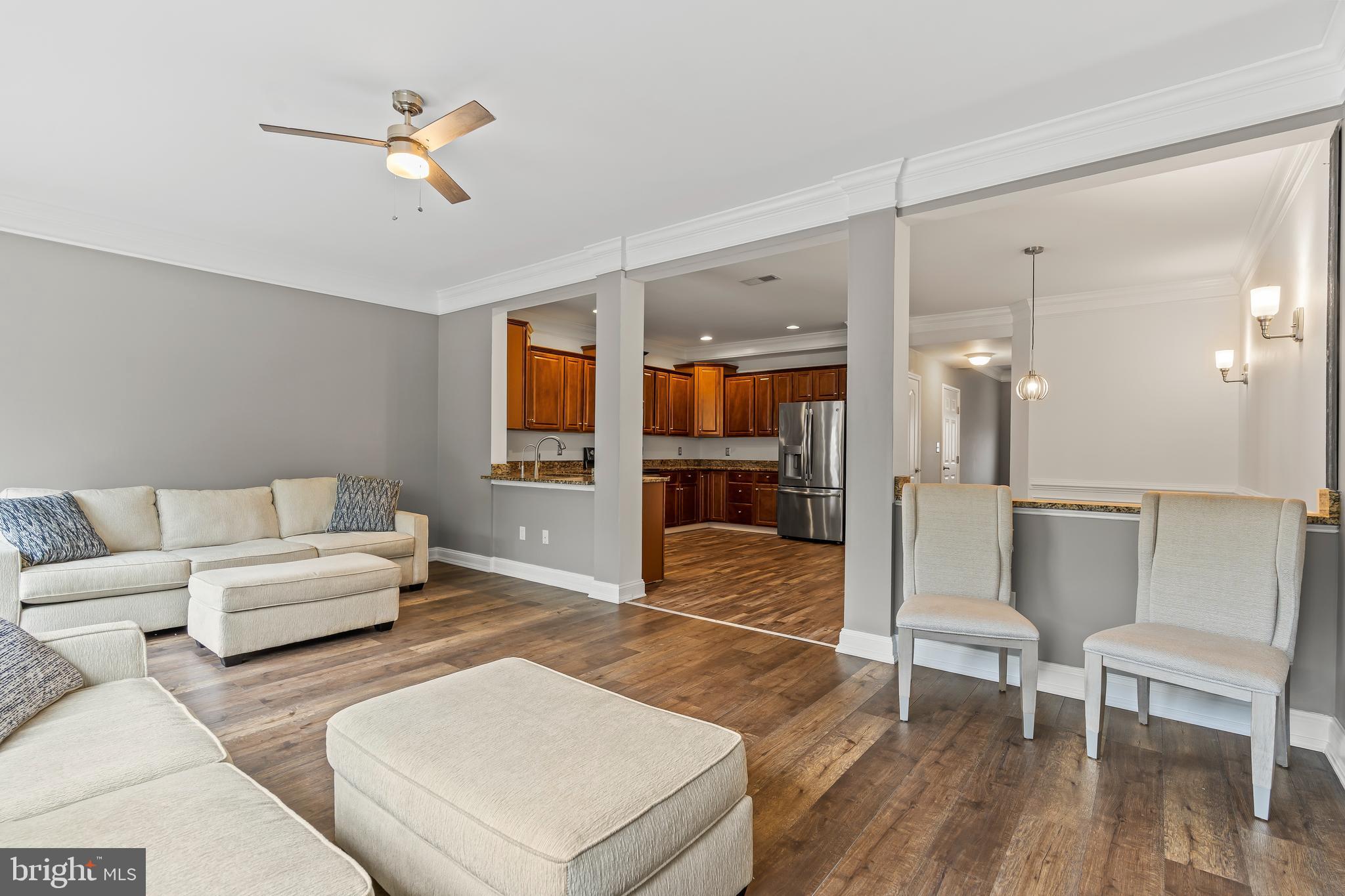 ROLLING HILLS - Residential