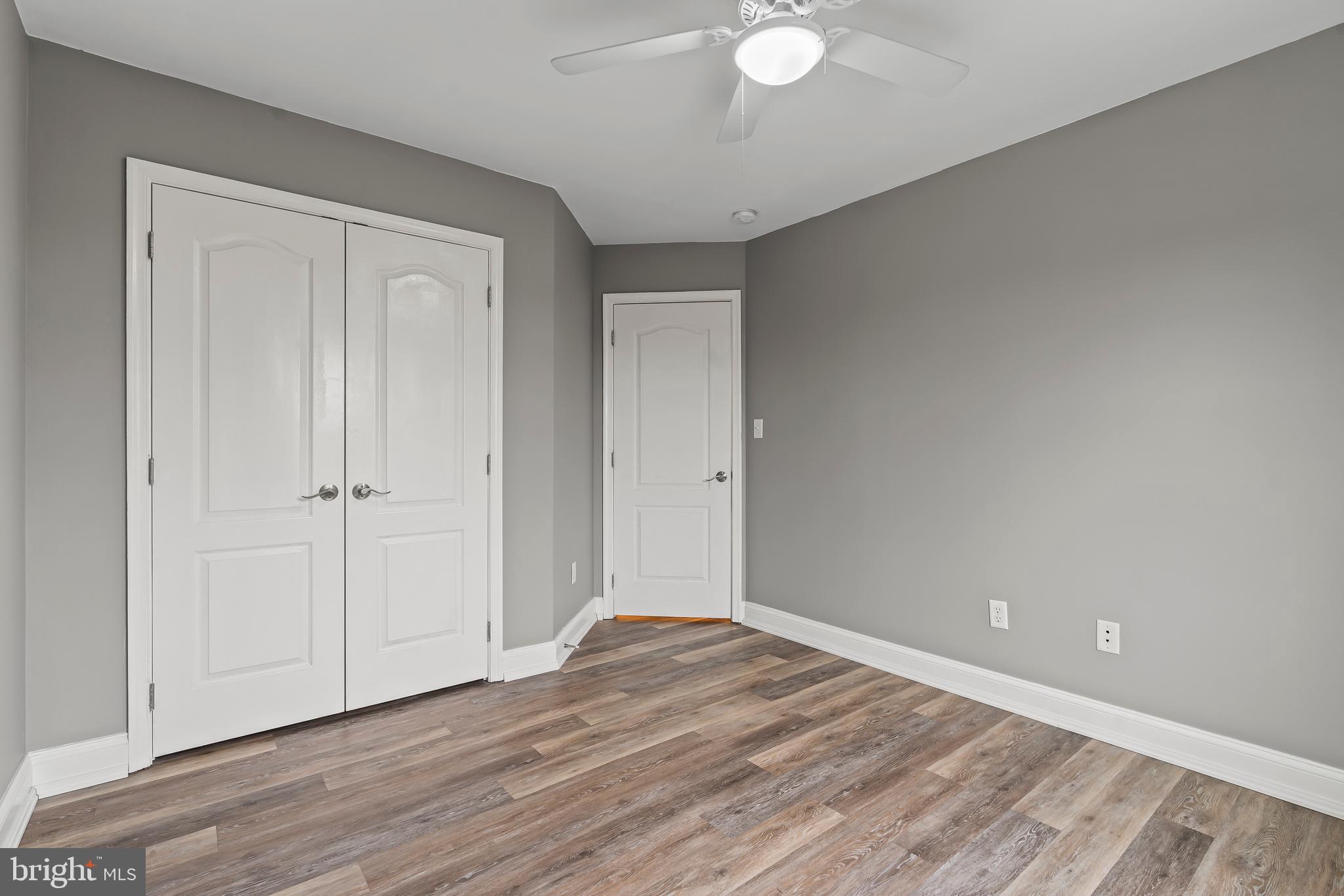 ROLLING HILLS - Residential