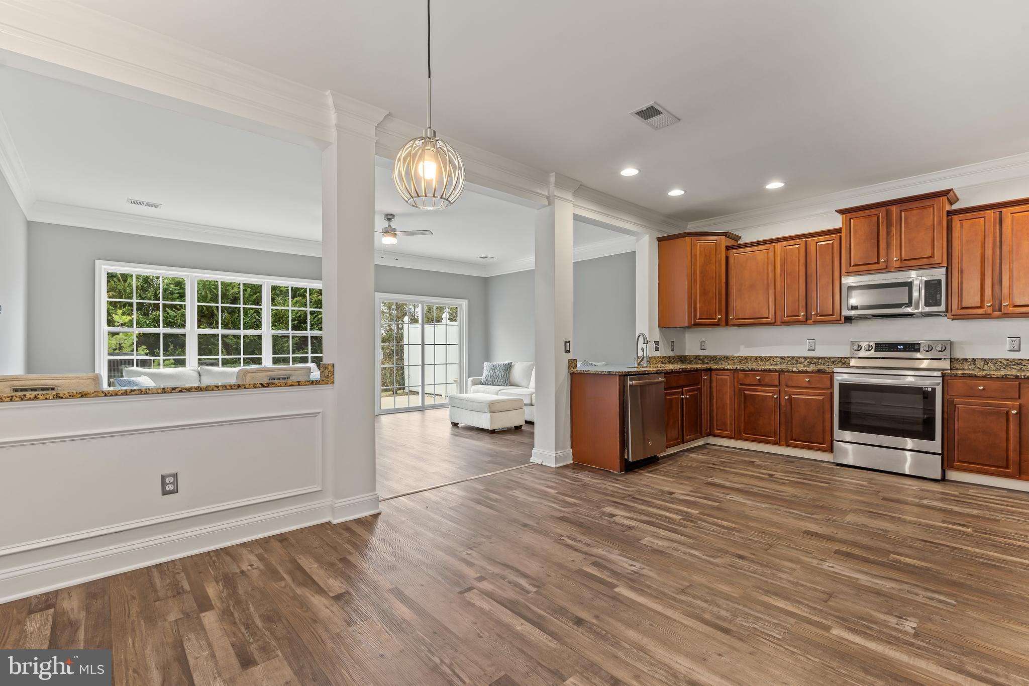 ROLLING HILLS - Residential