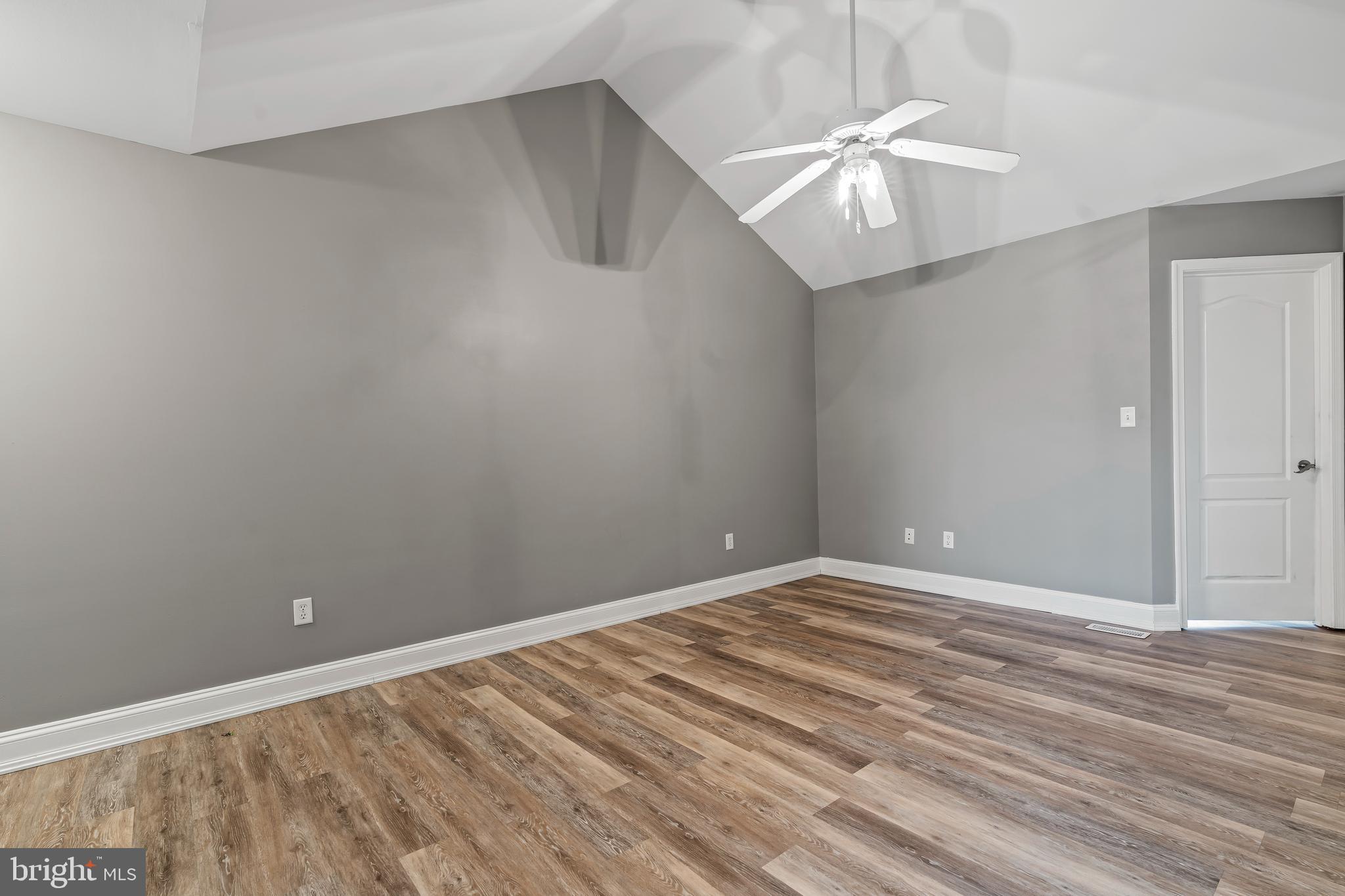 ROLLING HILLS - Residential