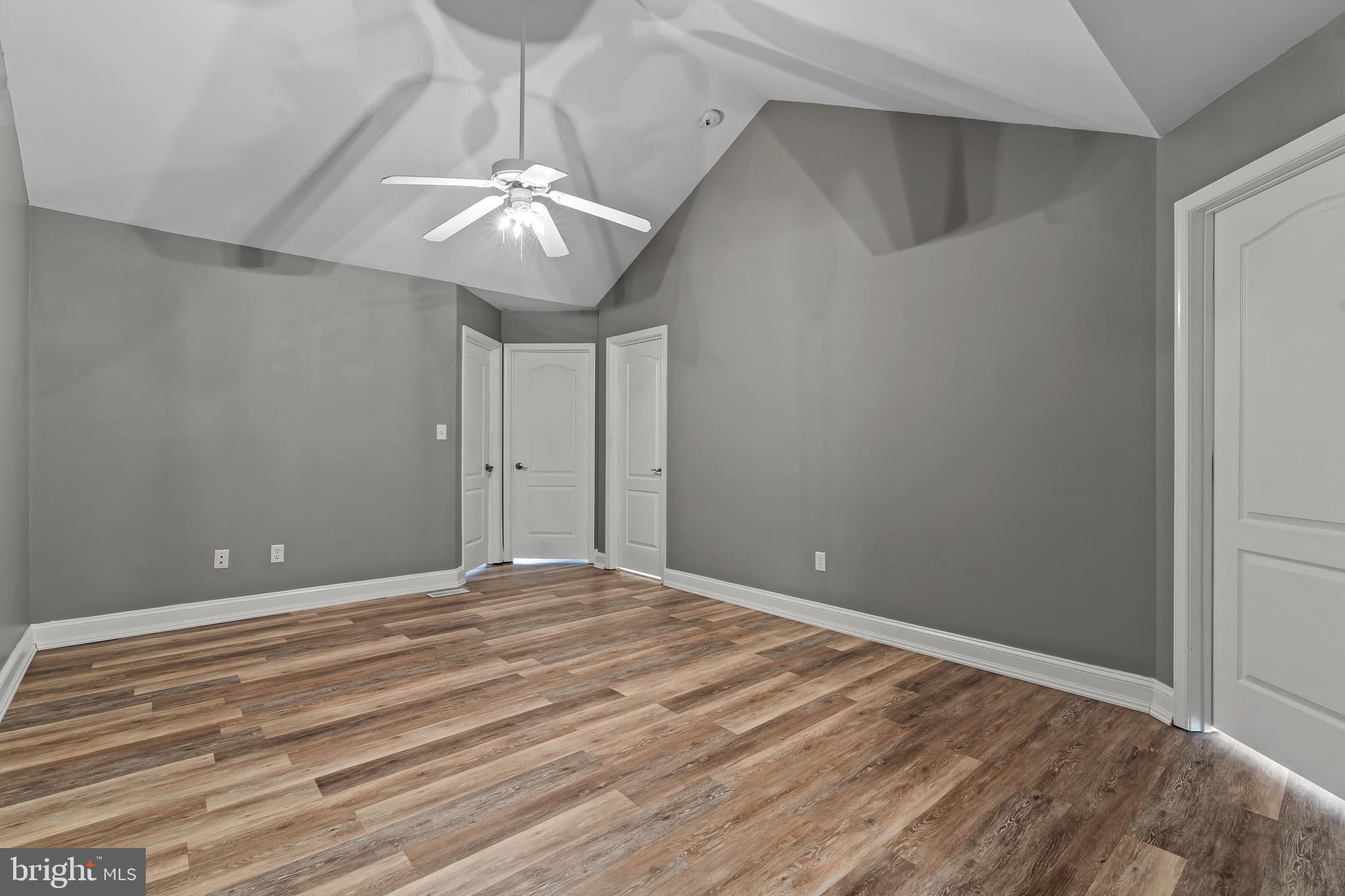 ROLLING HILLS - Residential