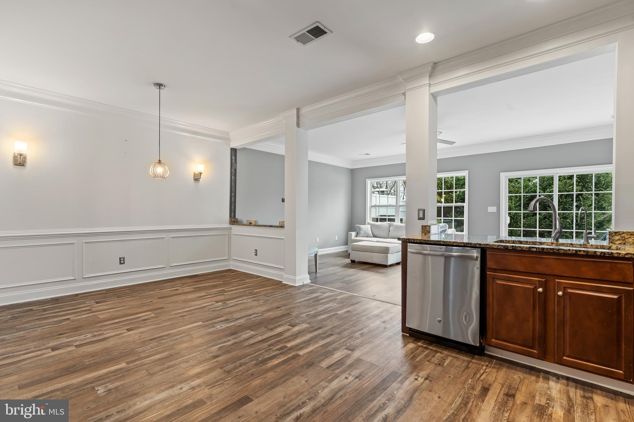 ROLLING HILLS - Residential