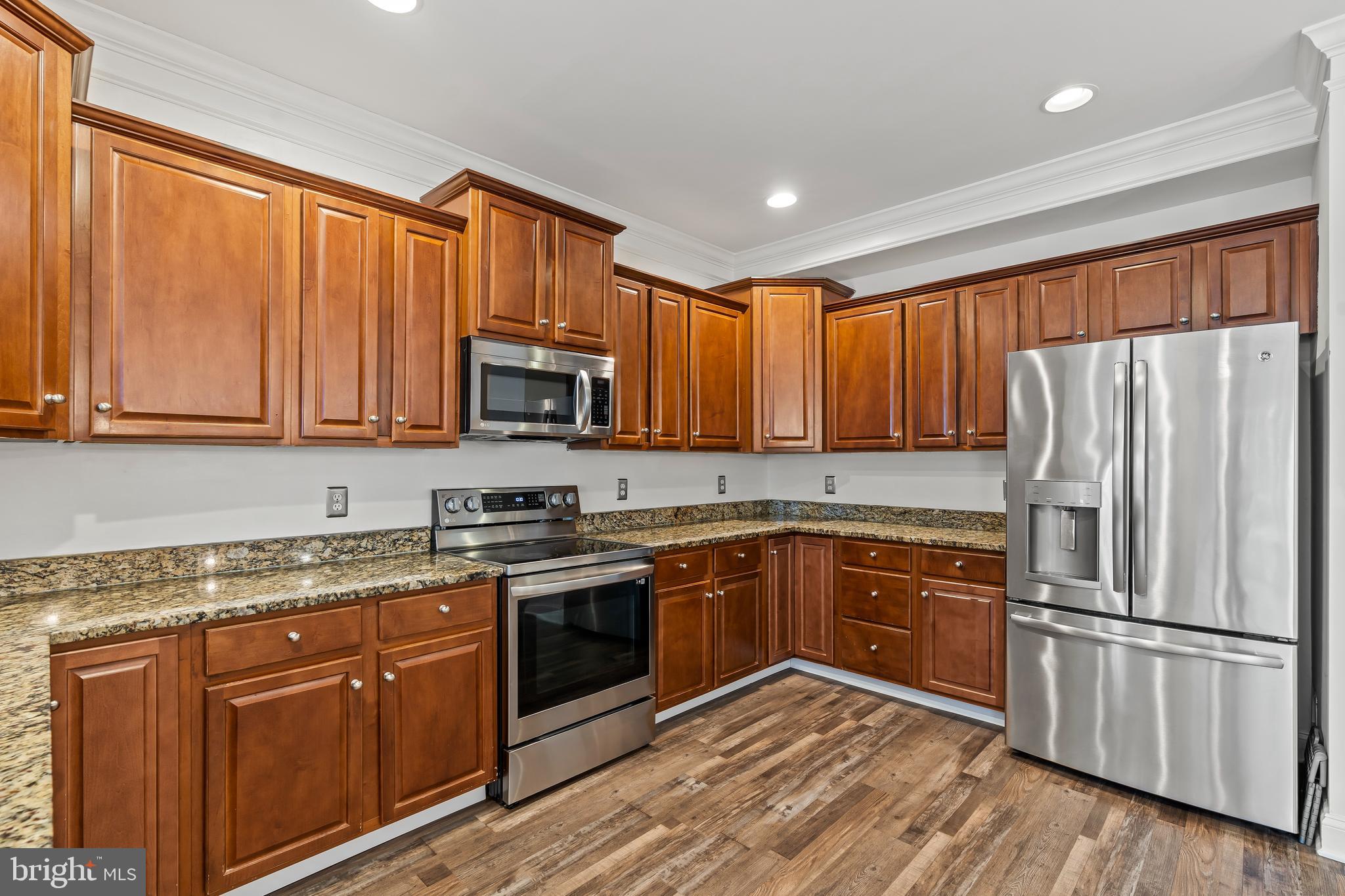 ROLLING HILLS - Residential