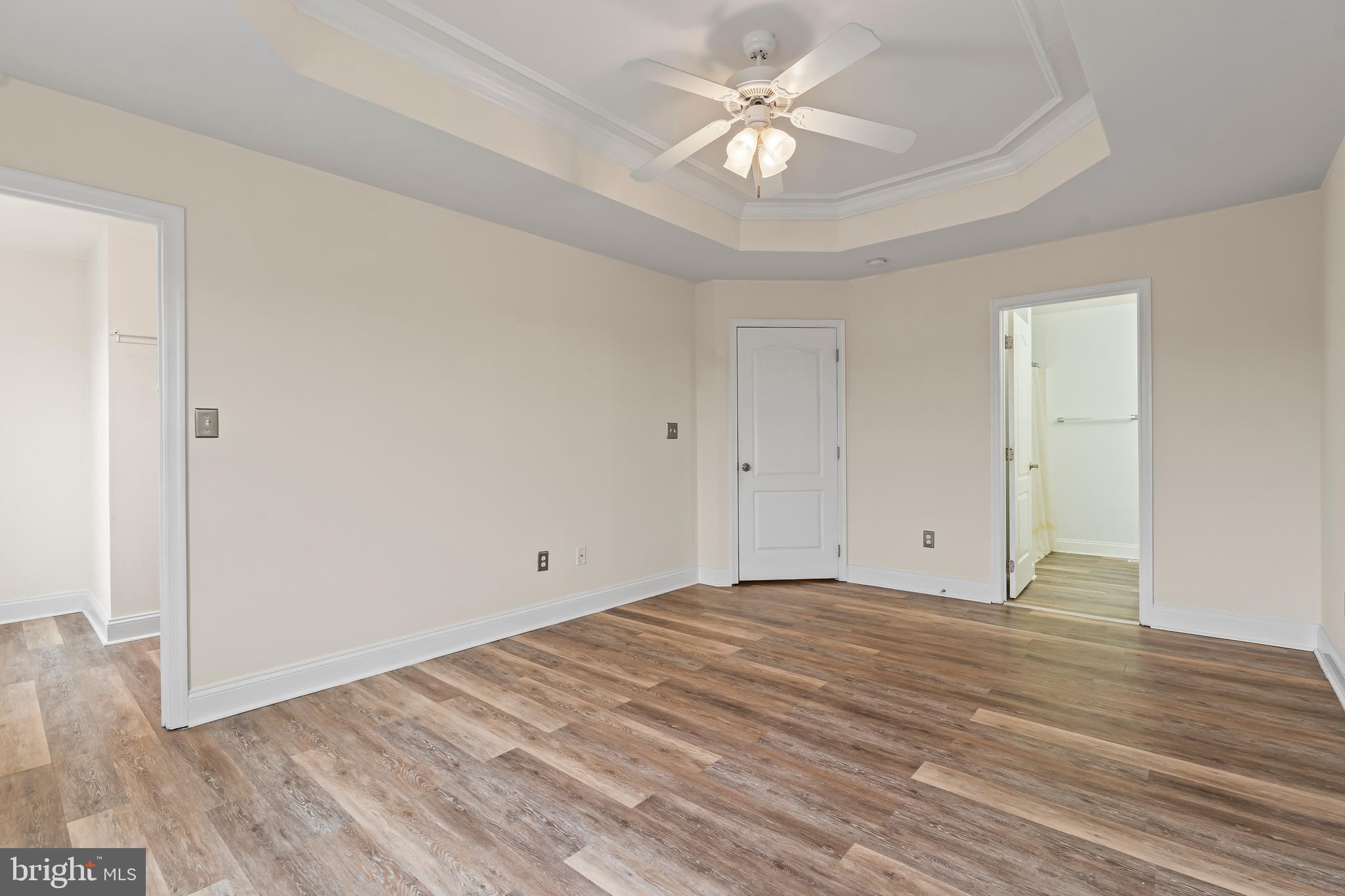 ROLLING HILLS - Residential