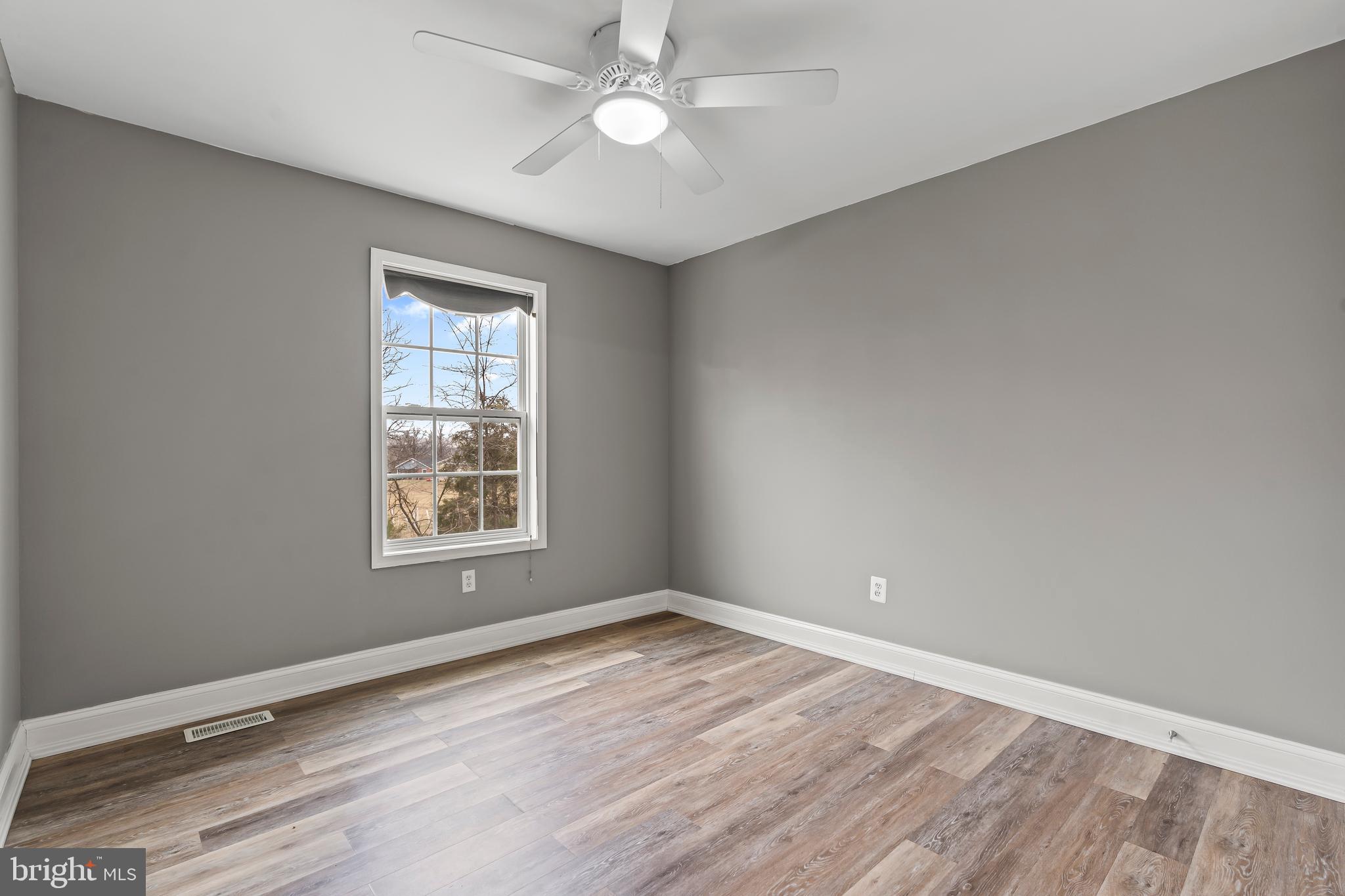 ROLLING HILLS - Residential