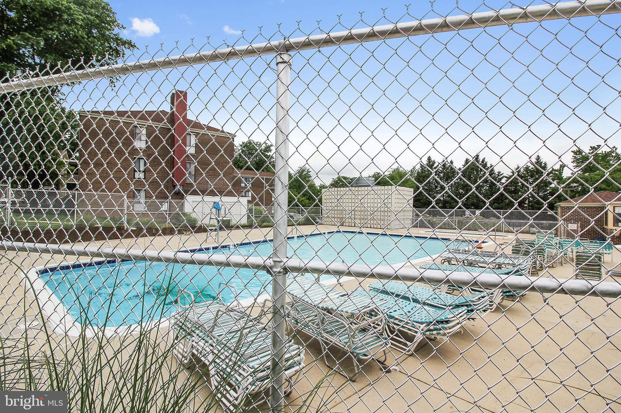 CAMELBACK VILLAGE - Residential