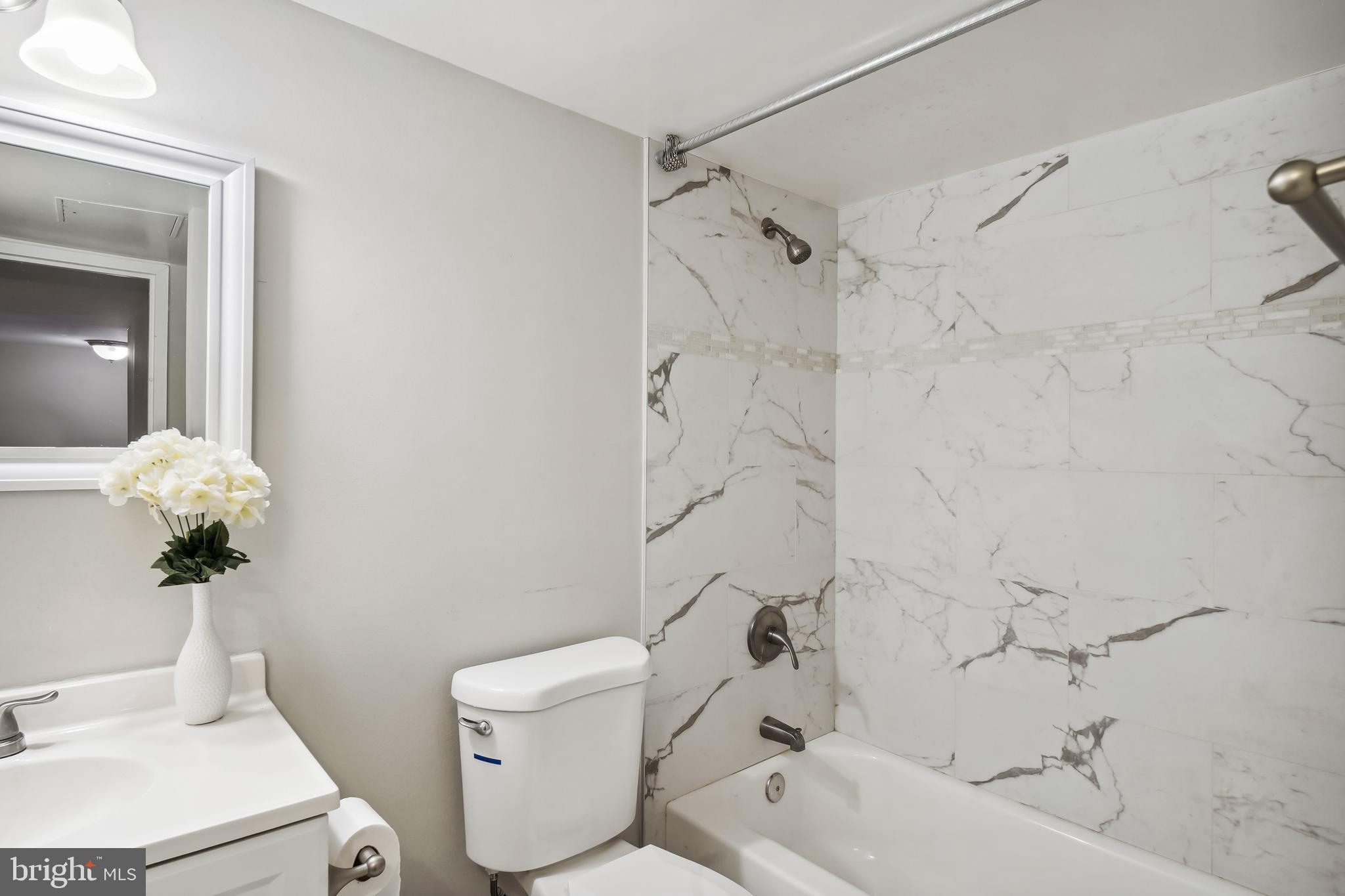 CAMELBACK VILLAGE - Residential