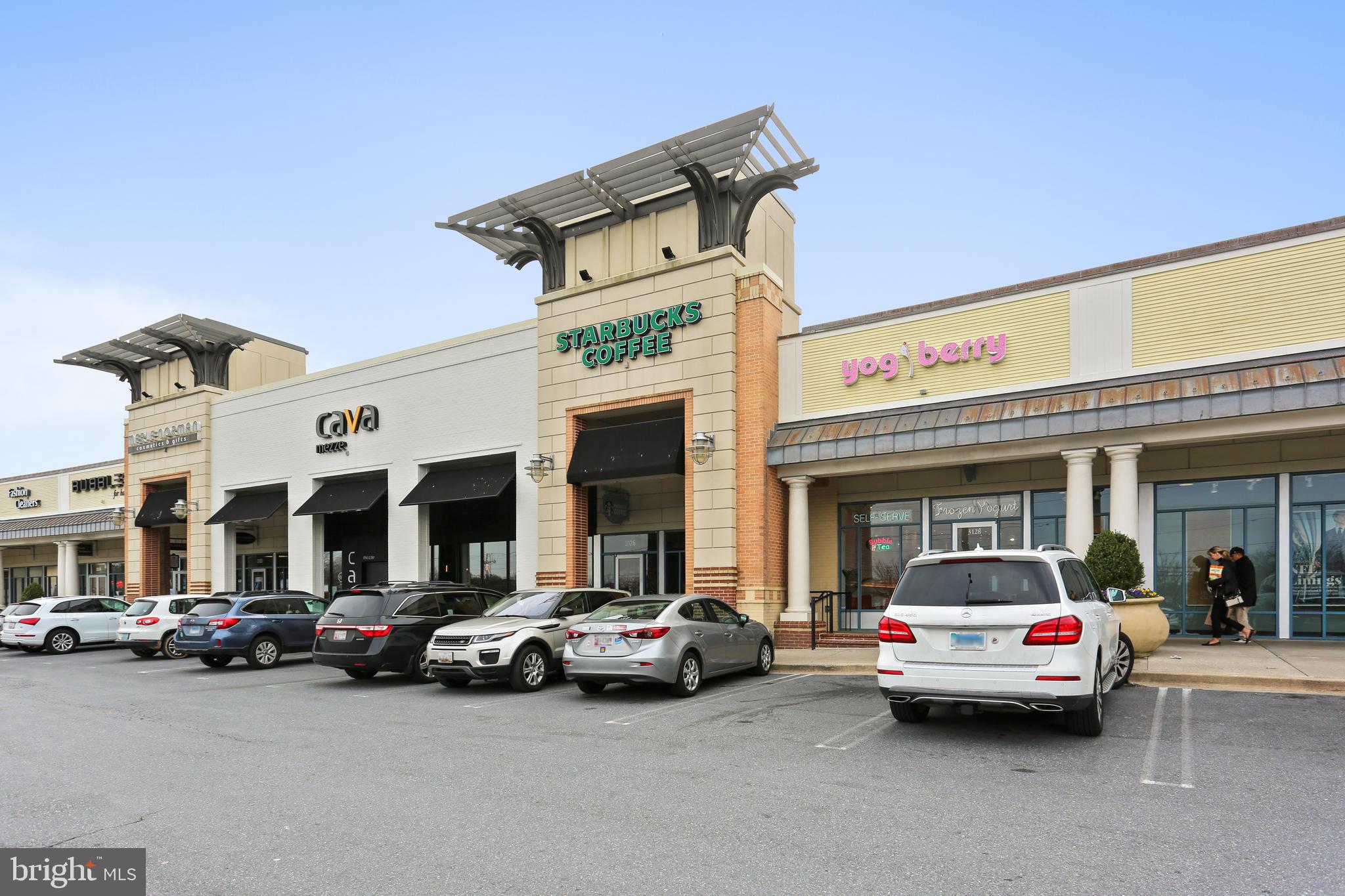 CAMELBACK VILLAGE - Residential