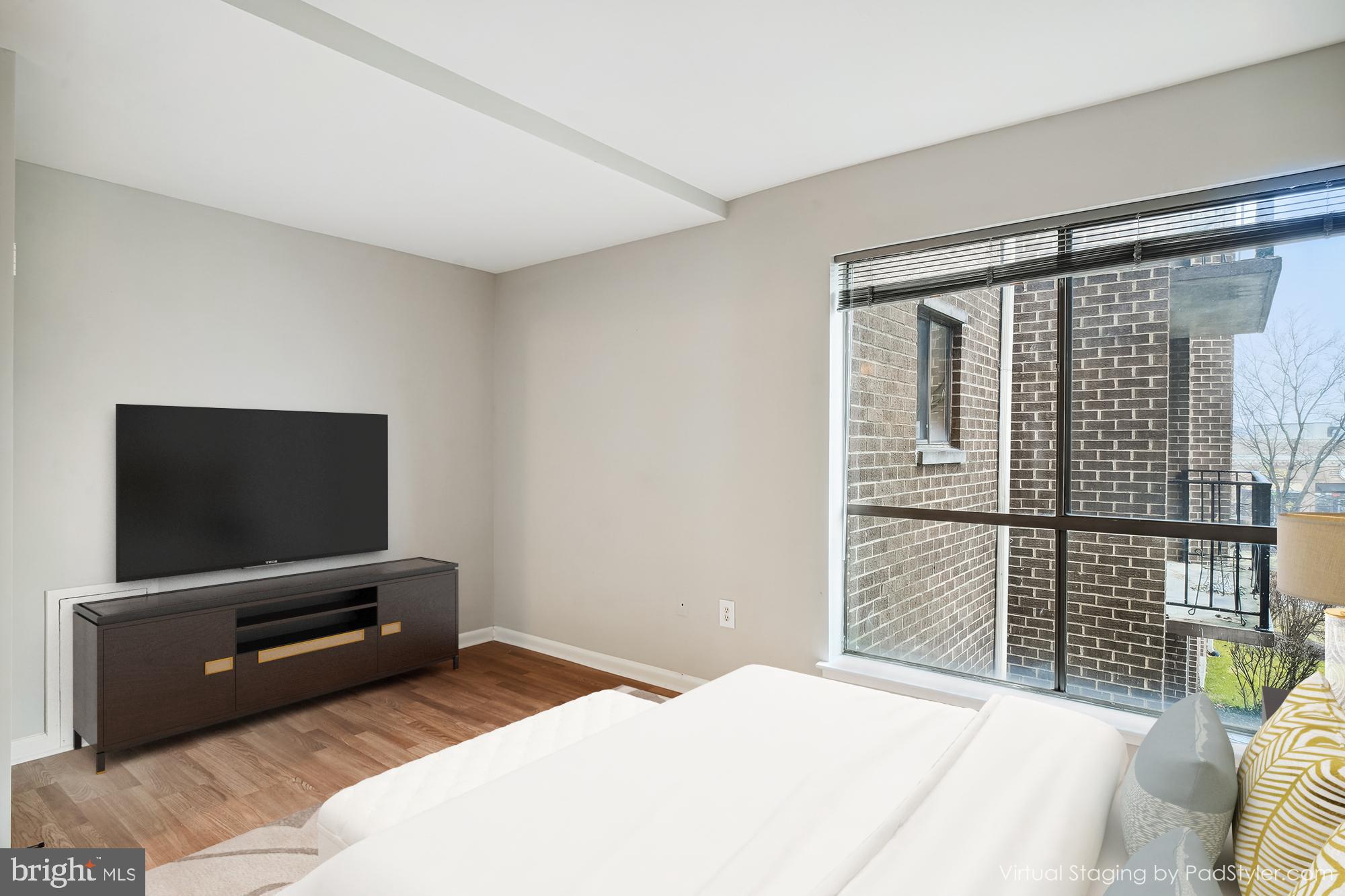 CAMELBACK VILLAGE - Residential