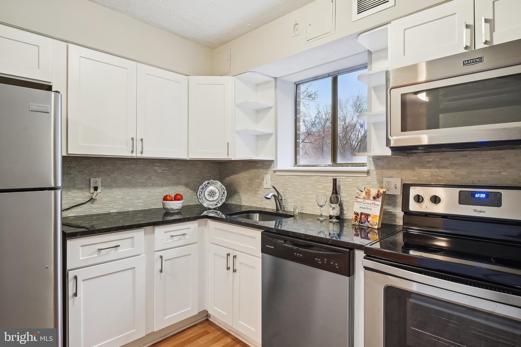 CAMELBACK VILLAGE - Residential