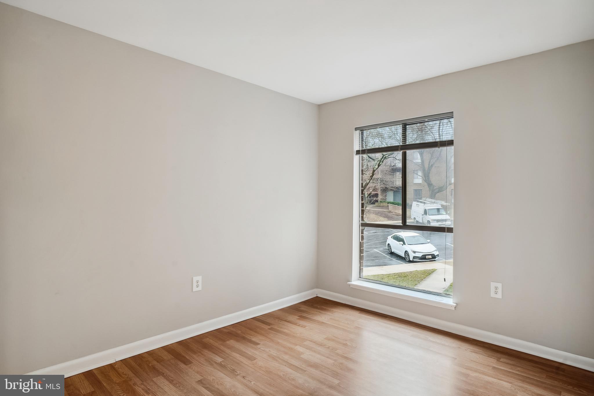 CAMELBACK VILLAGE - Residential