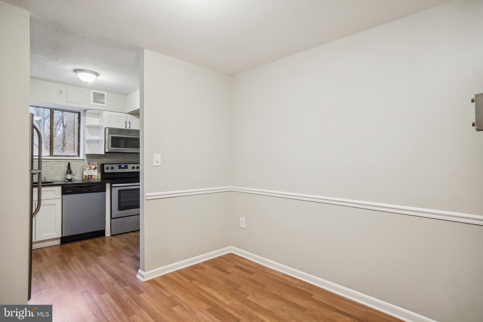 CAMELBACK VILLAGE - Residential