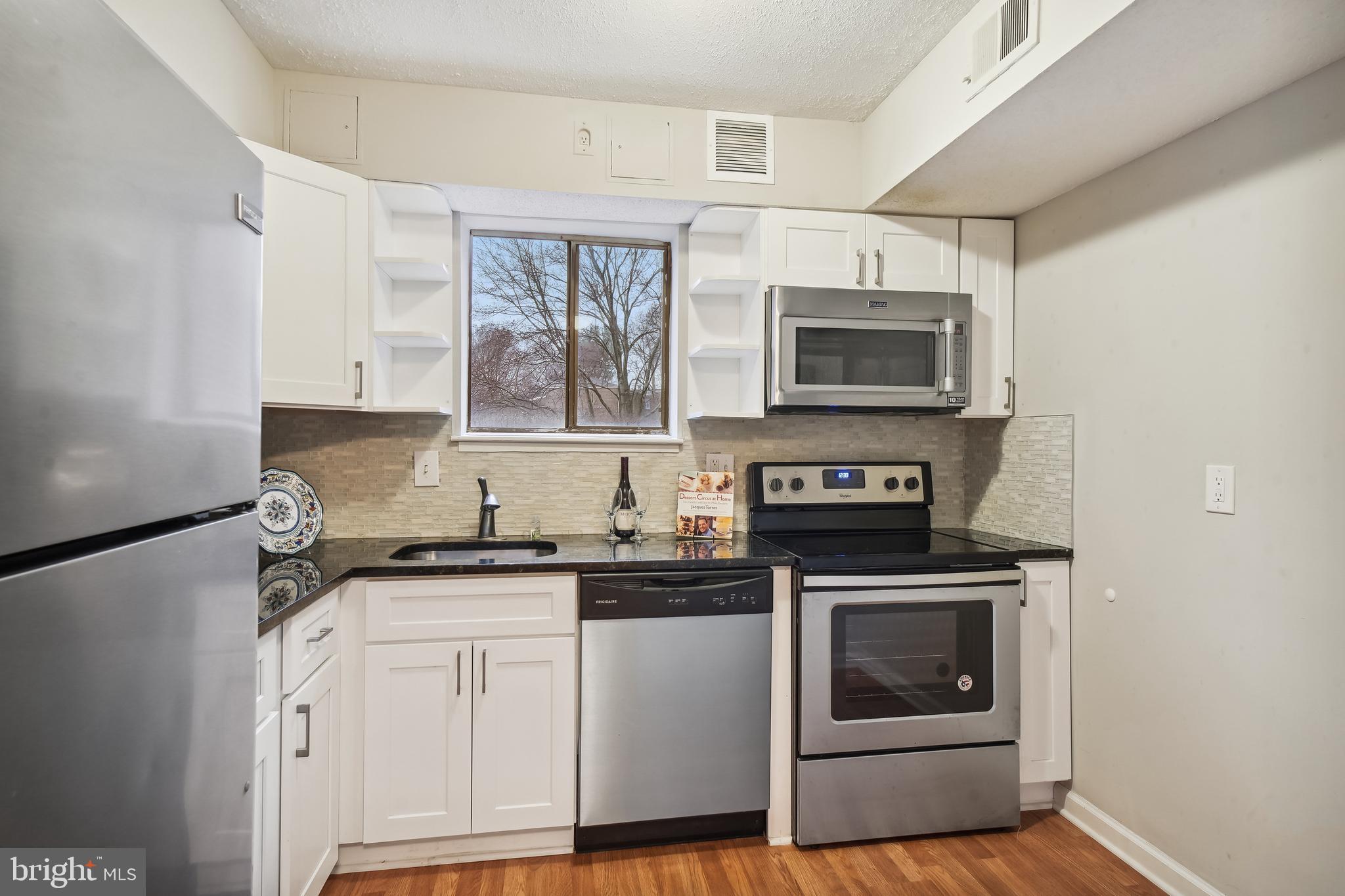 CAMELBACK VILLAGE - Residential