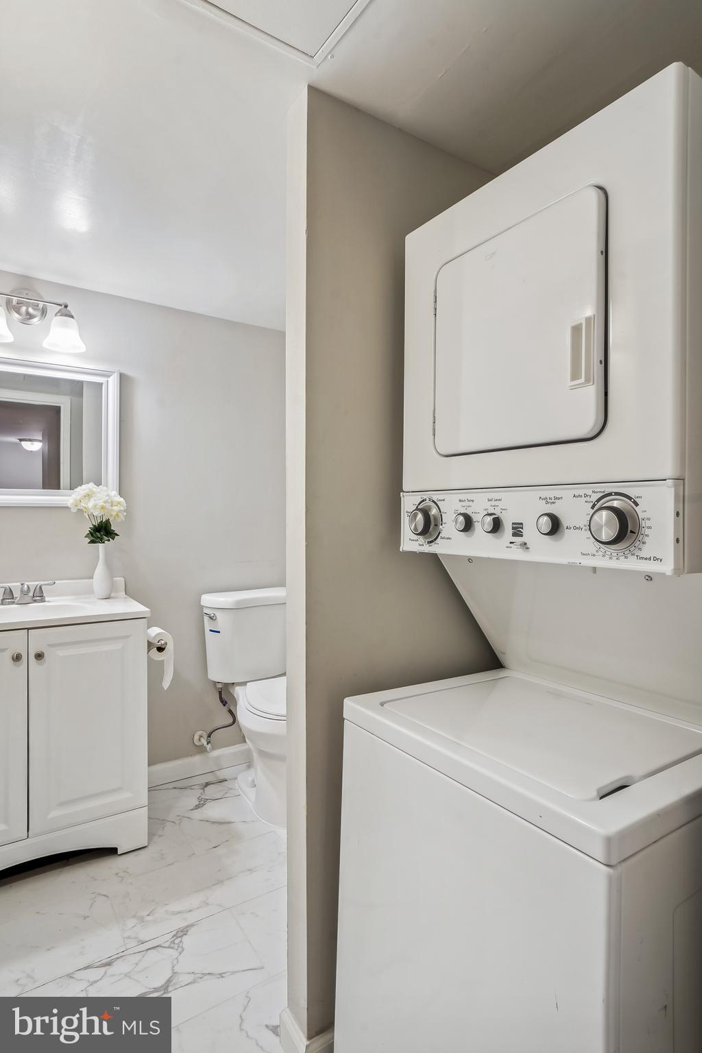 CAMELBACK VILLAGE - Residential