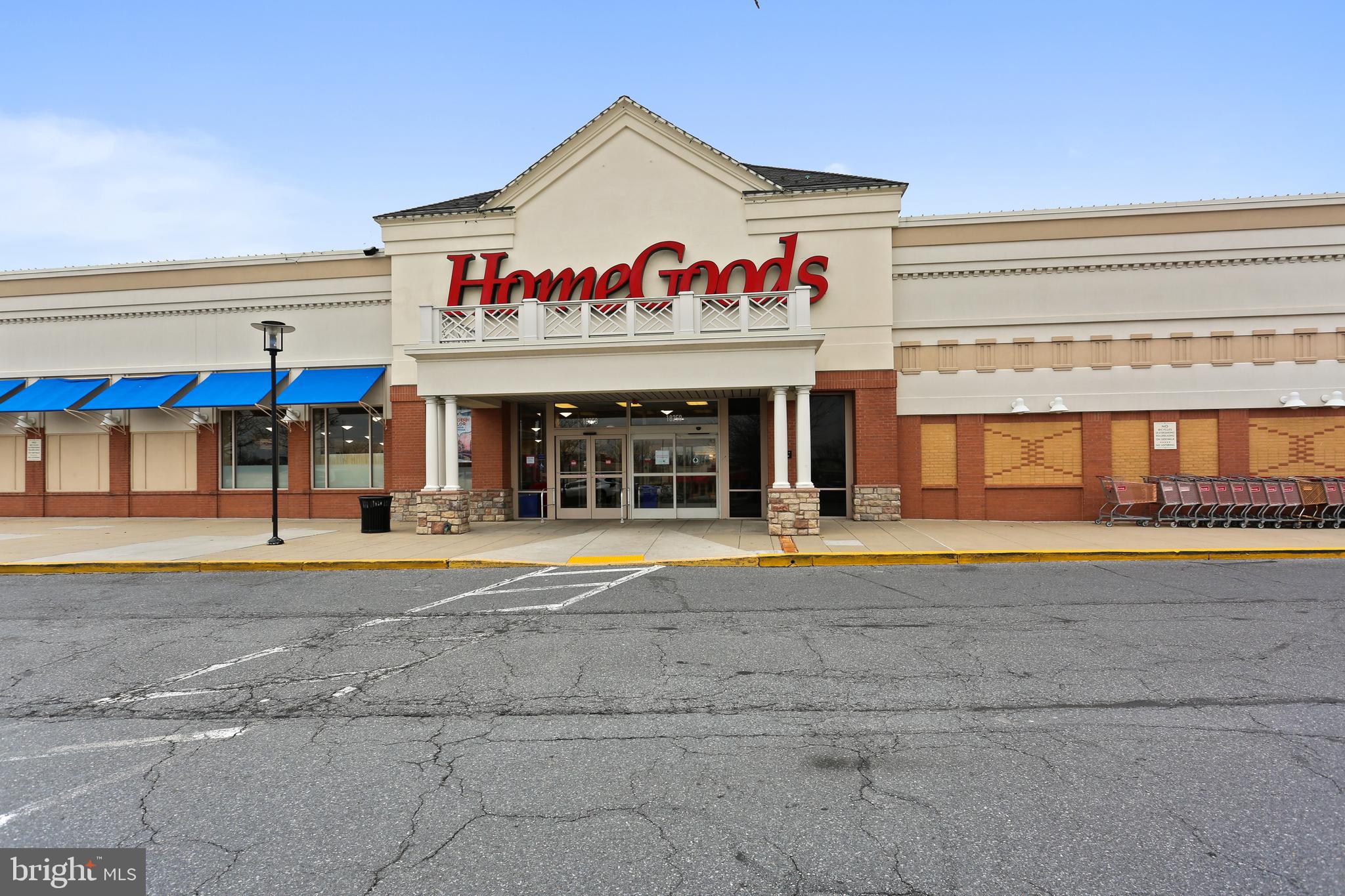 CAMELBACK VILLAGE - Residential