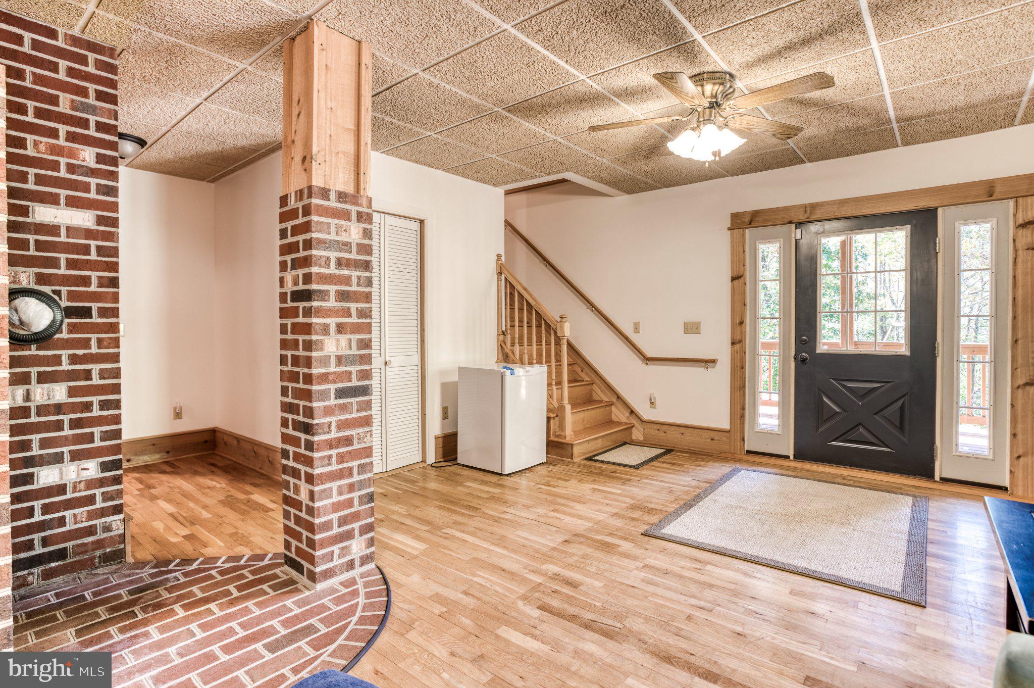 1048 COURTNEY HOLLOW LANE