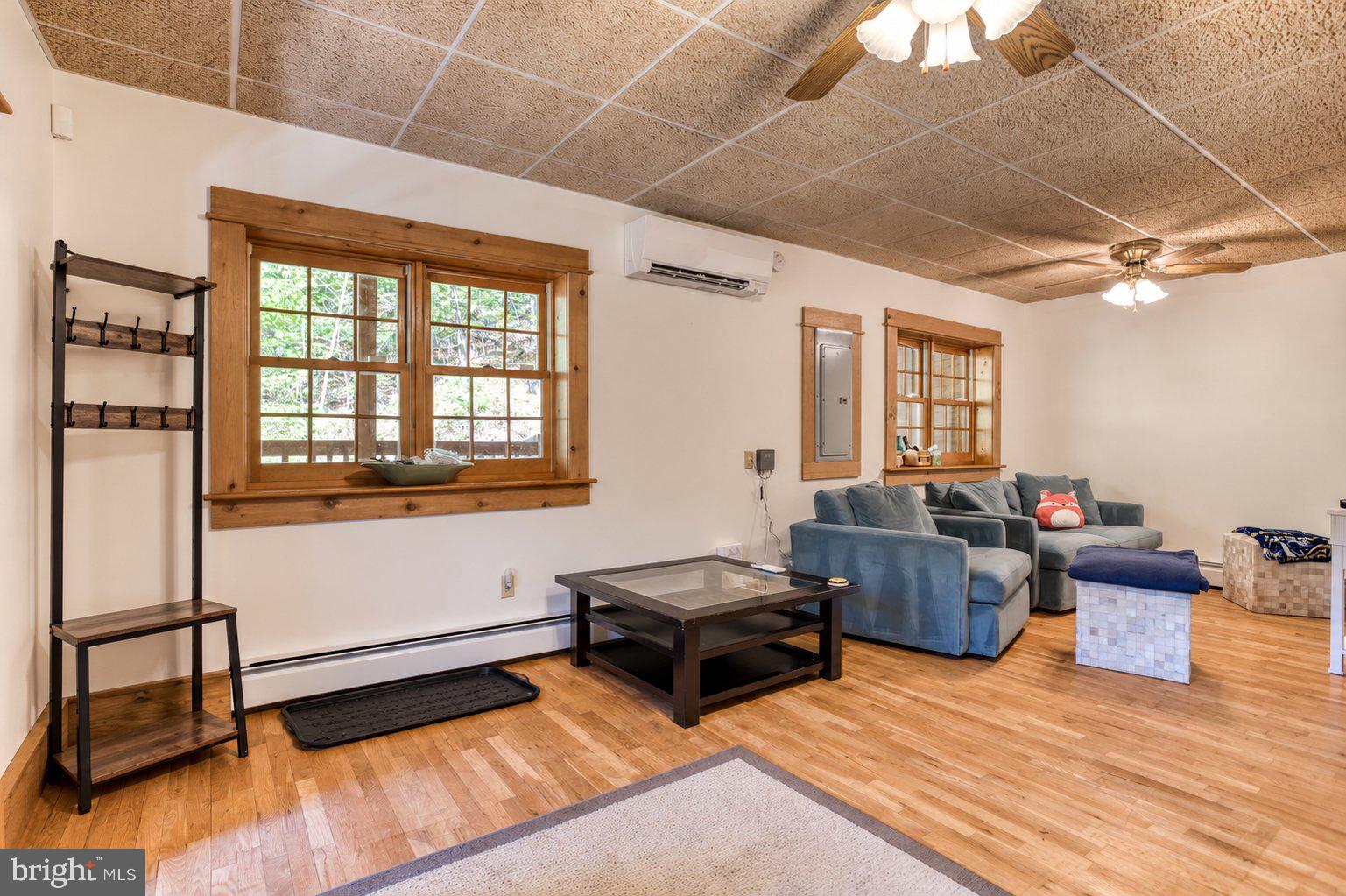 1048 COURTNEY HOLLOW LANE