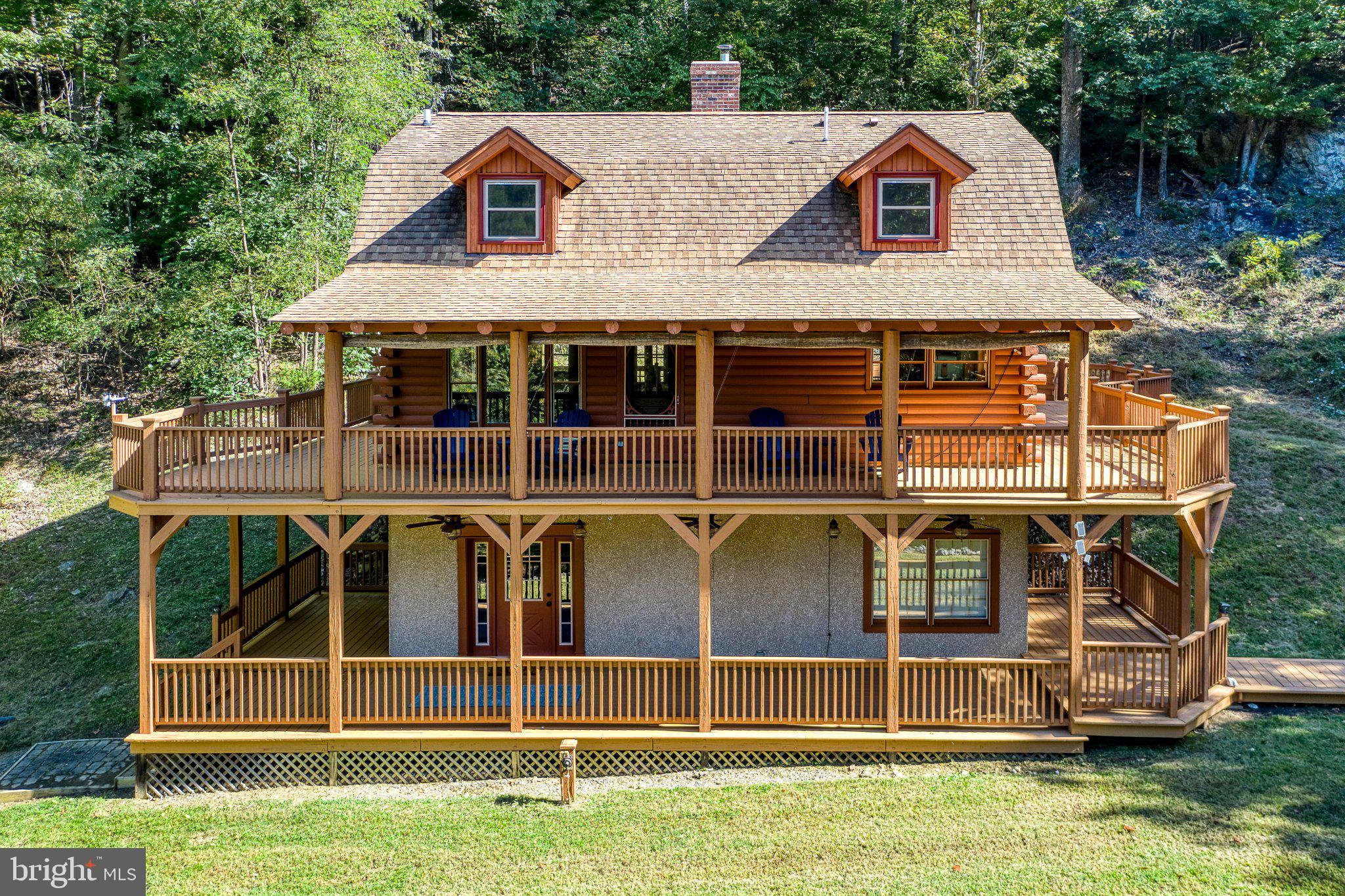 1048 COURTNEY HOLLOW LANE