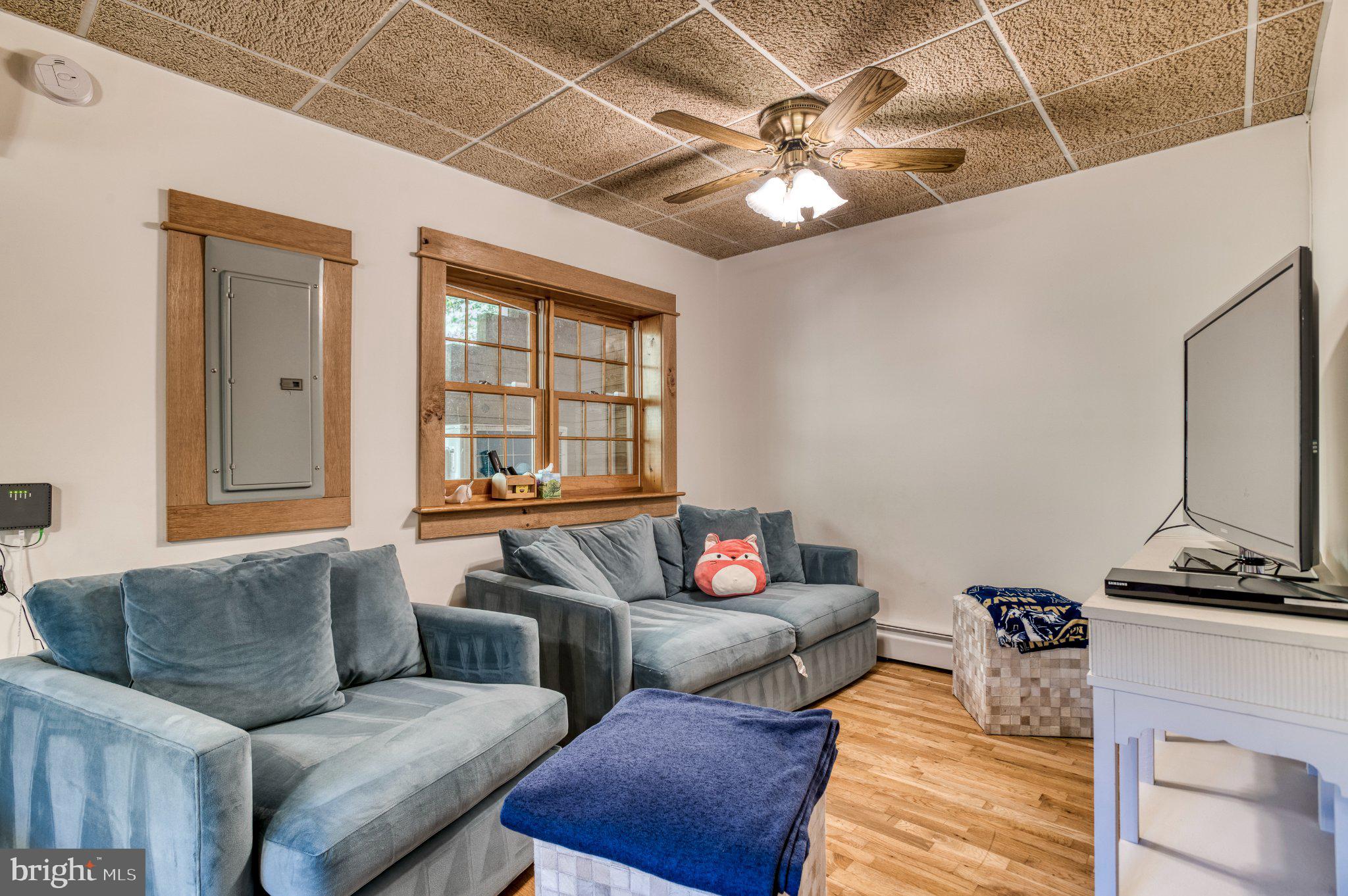 1048 COURTNEY HOLLOW LANE