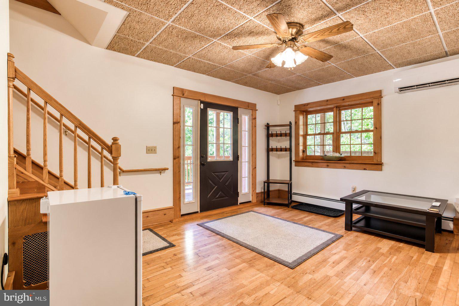 1048 COURTNEY HOLLOW LANE