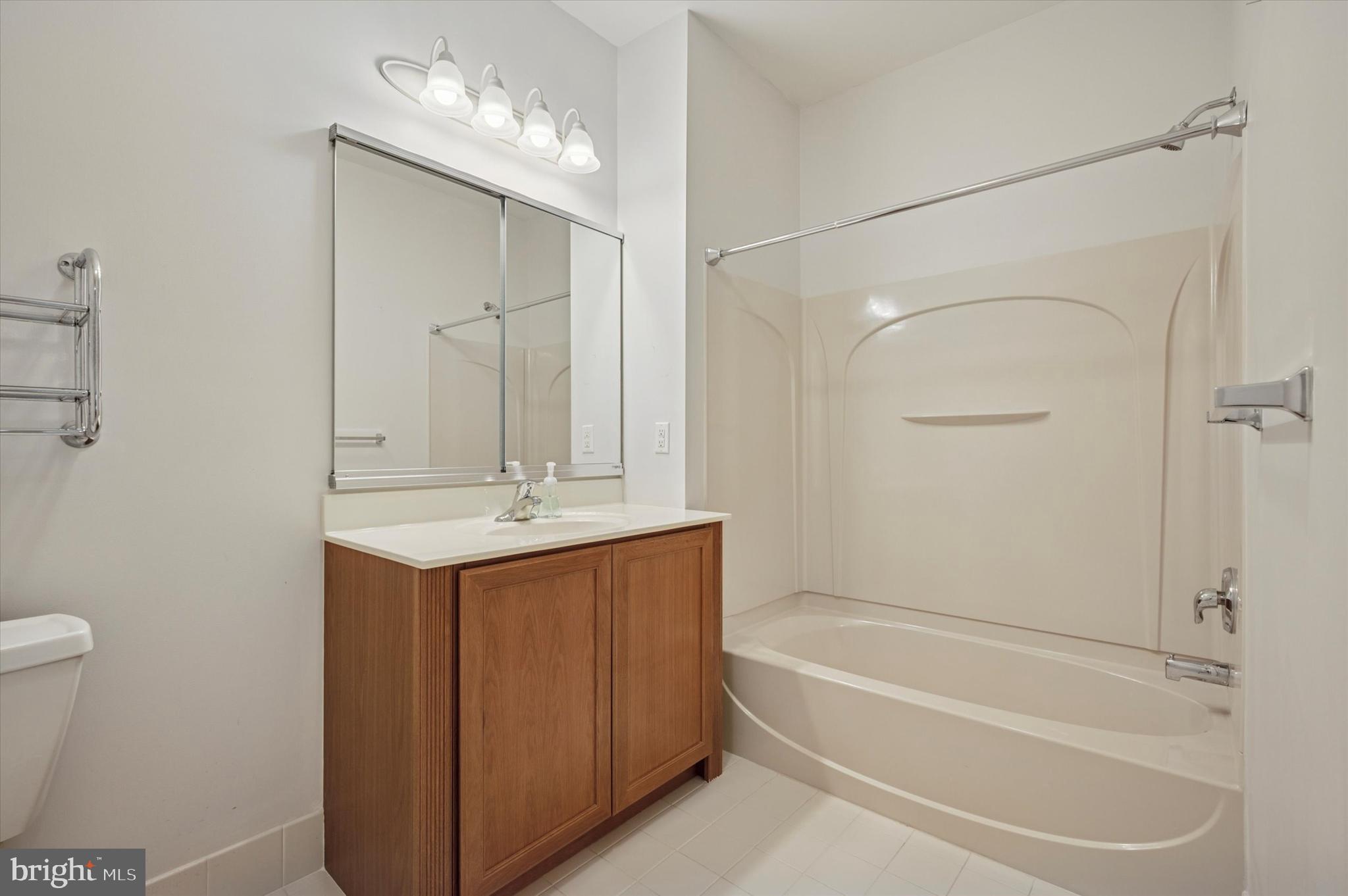 MERIDIAN VALLEY SQ - Residential