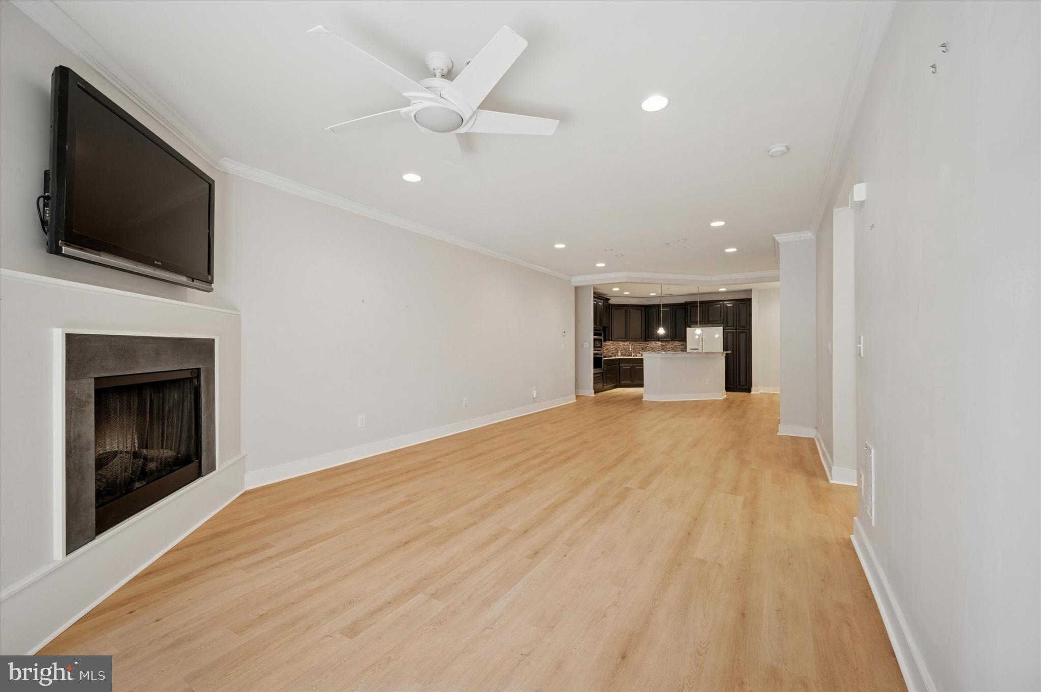 MERIDIAN VALLEY SQ - Residential