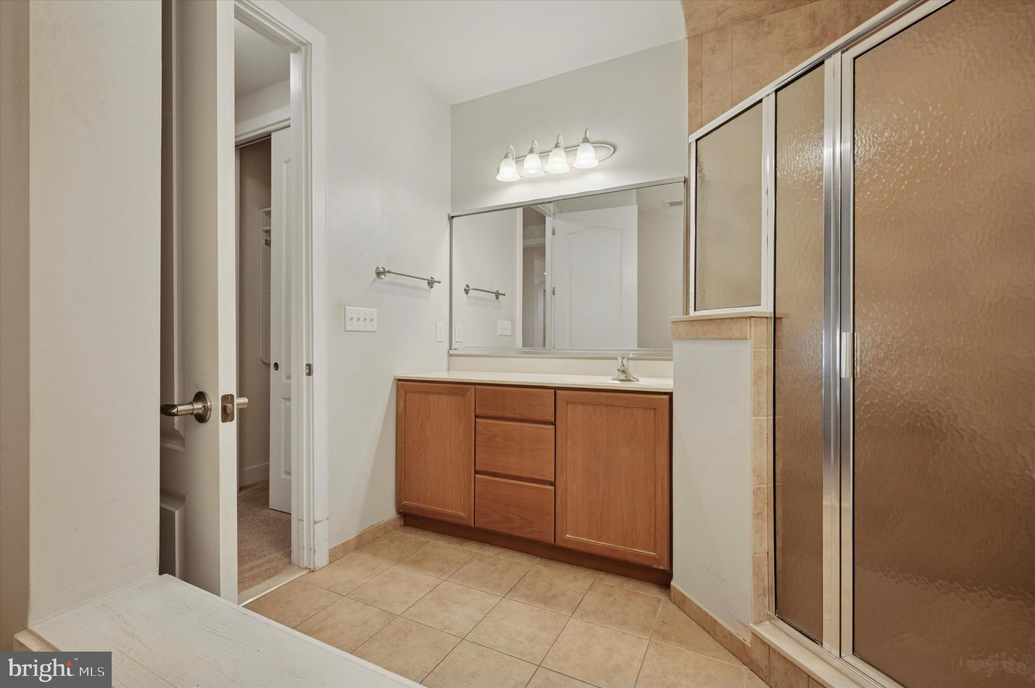 MERIDIAN VALLEY SQ - Residential