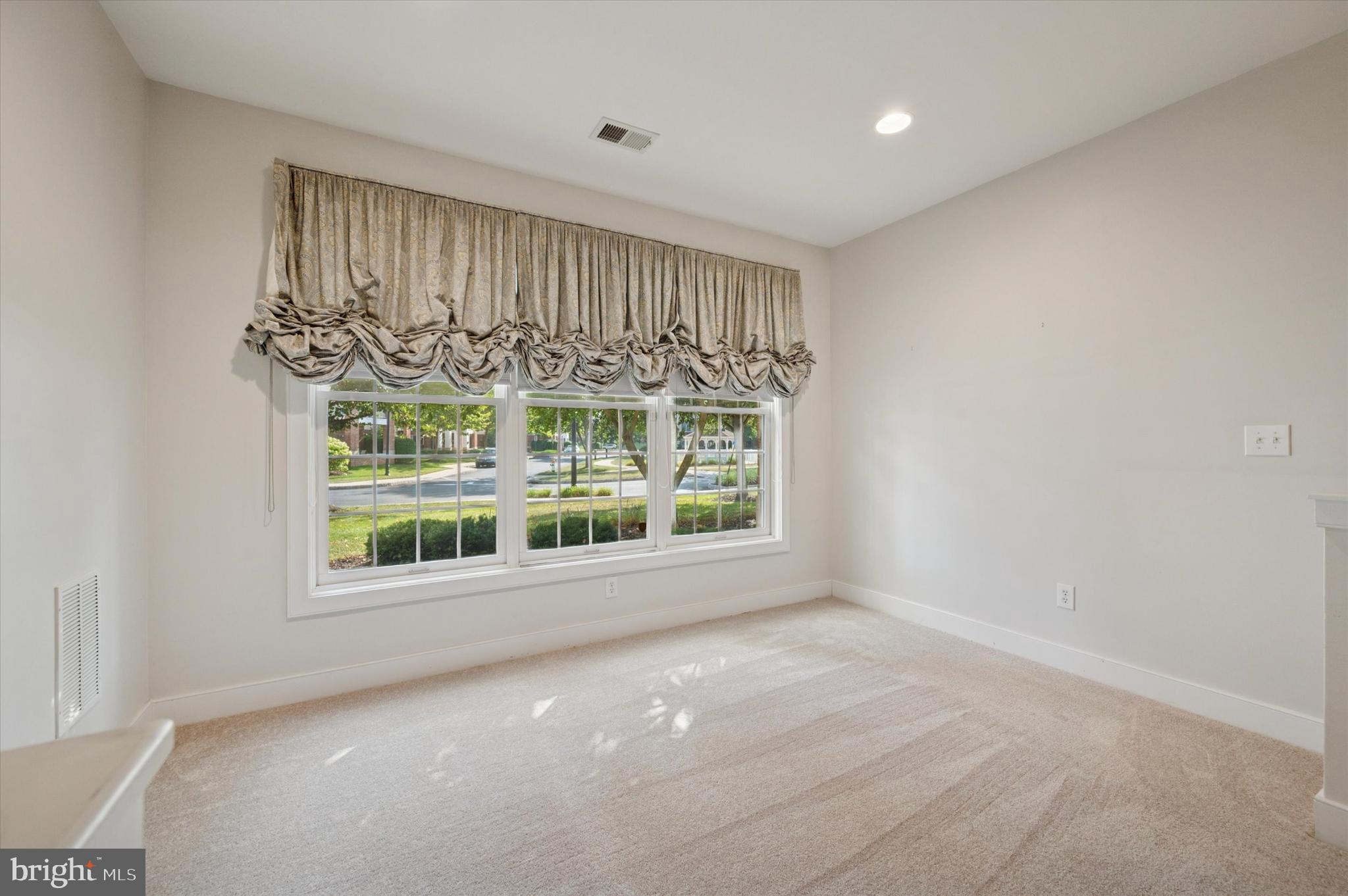 MERIDIAN VALLEY SQ - Residential