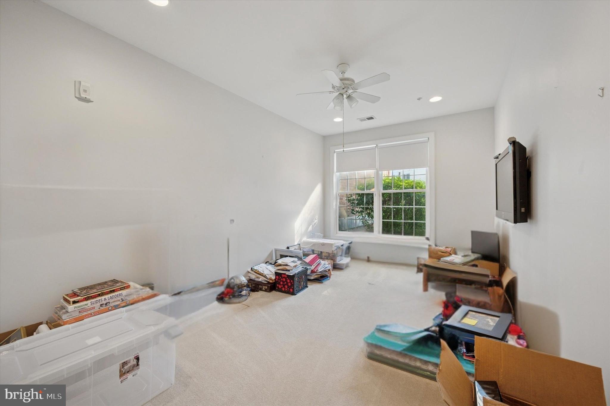 MERIDIAN VALLEY SQ - Residential