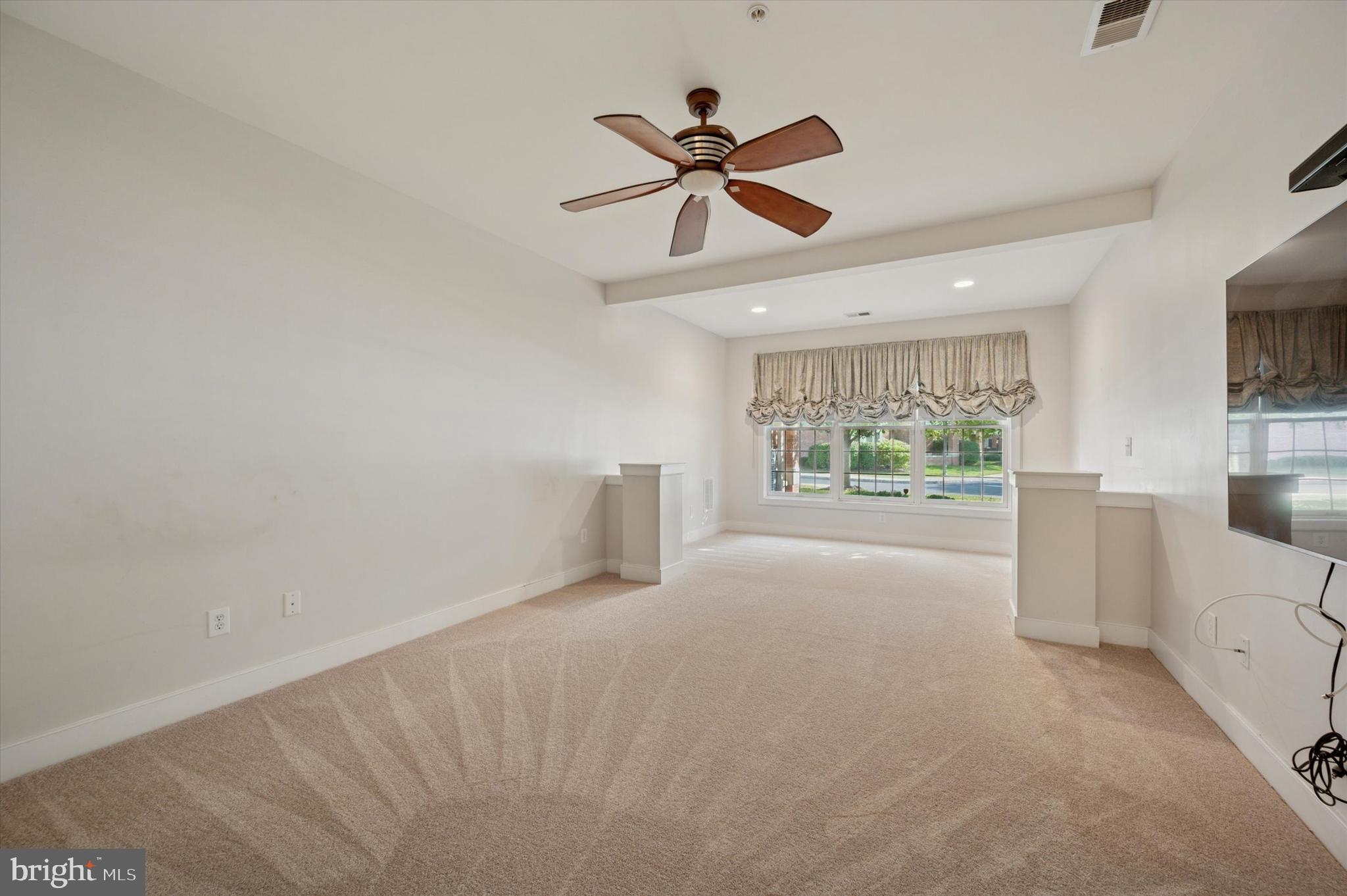 MERIDIAN VALLEY SQ - Residential