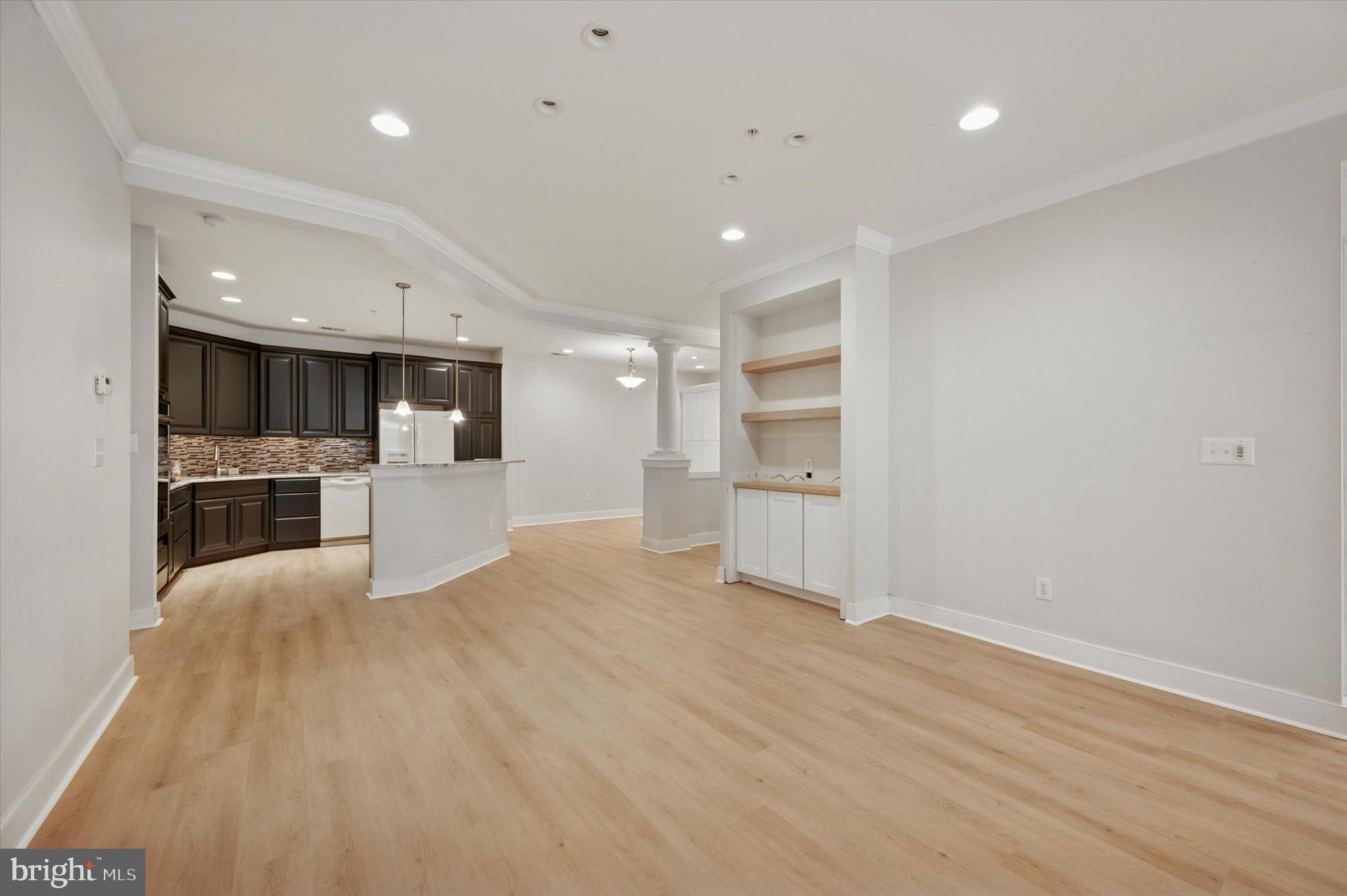 MERIDIAN VALLEY SQ - Residential