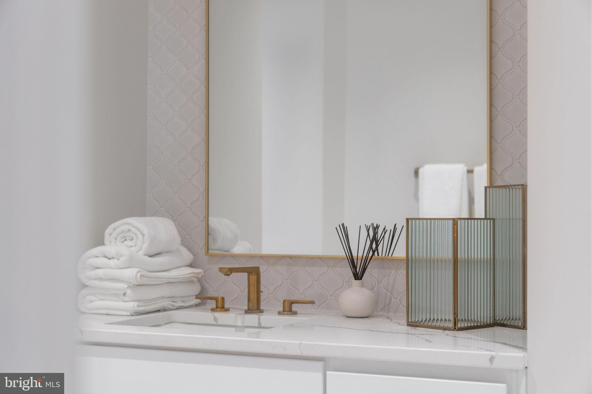 CHAIN BRIDGE - Residential