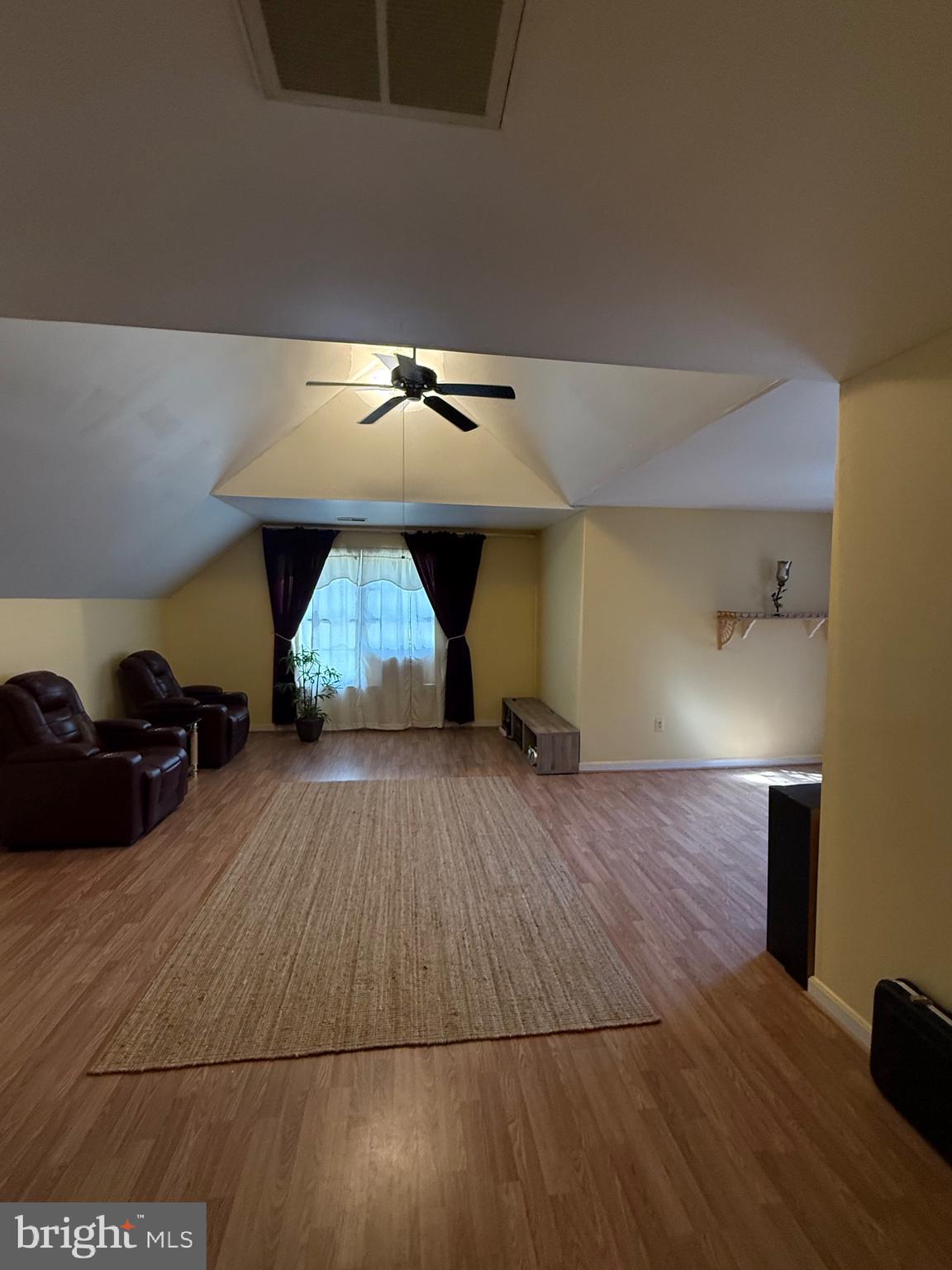 QUINCE ORCHARD KNOLLS - Residential