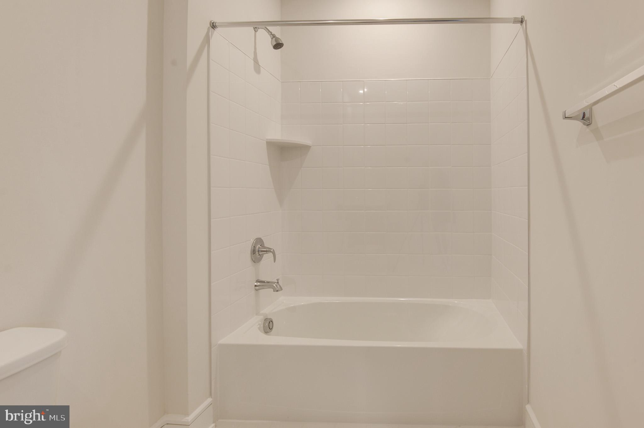 LAKE FREDERICK - Residential Lease