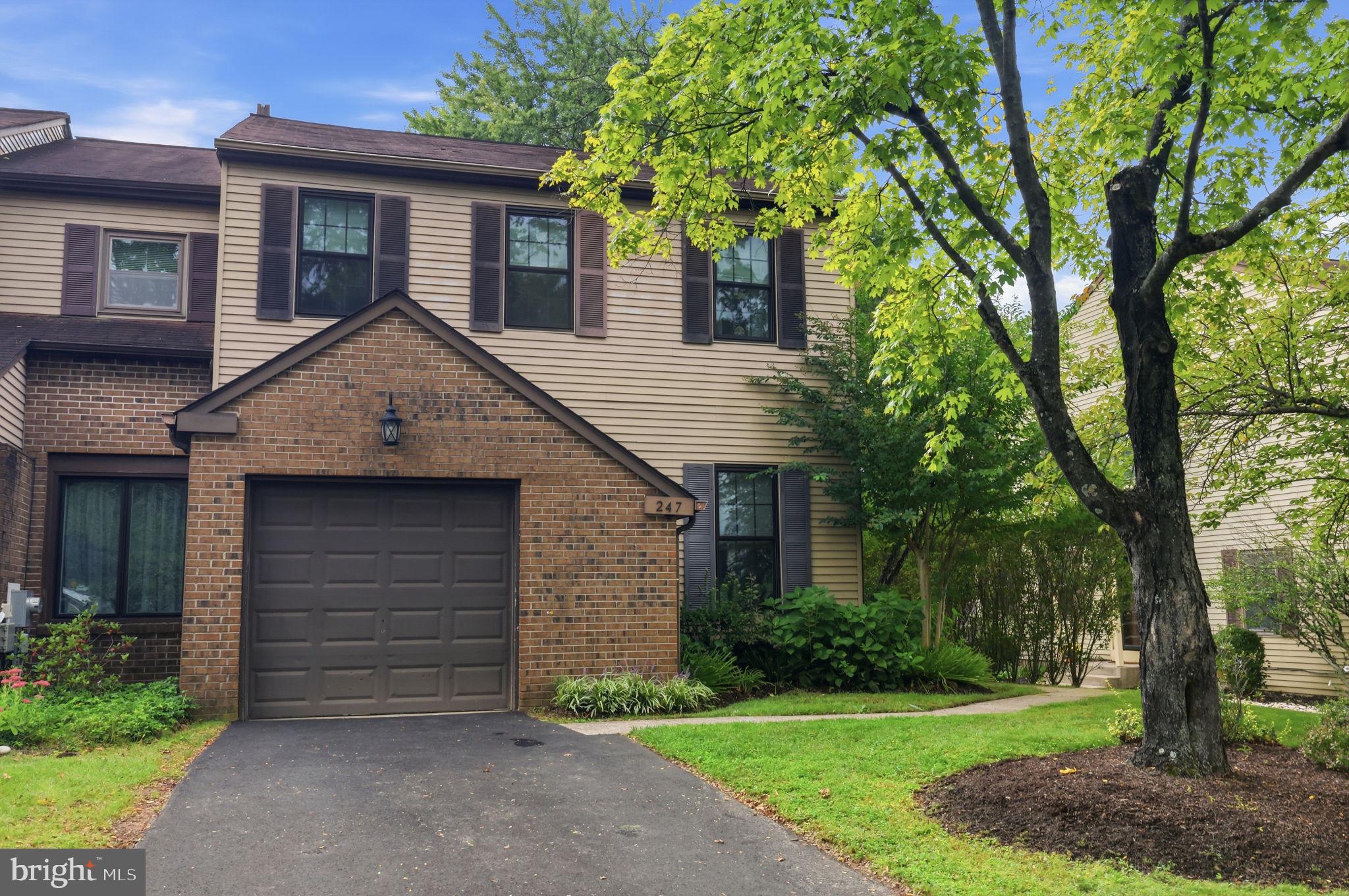 247 PARKVIEW WAY