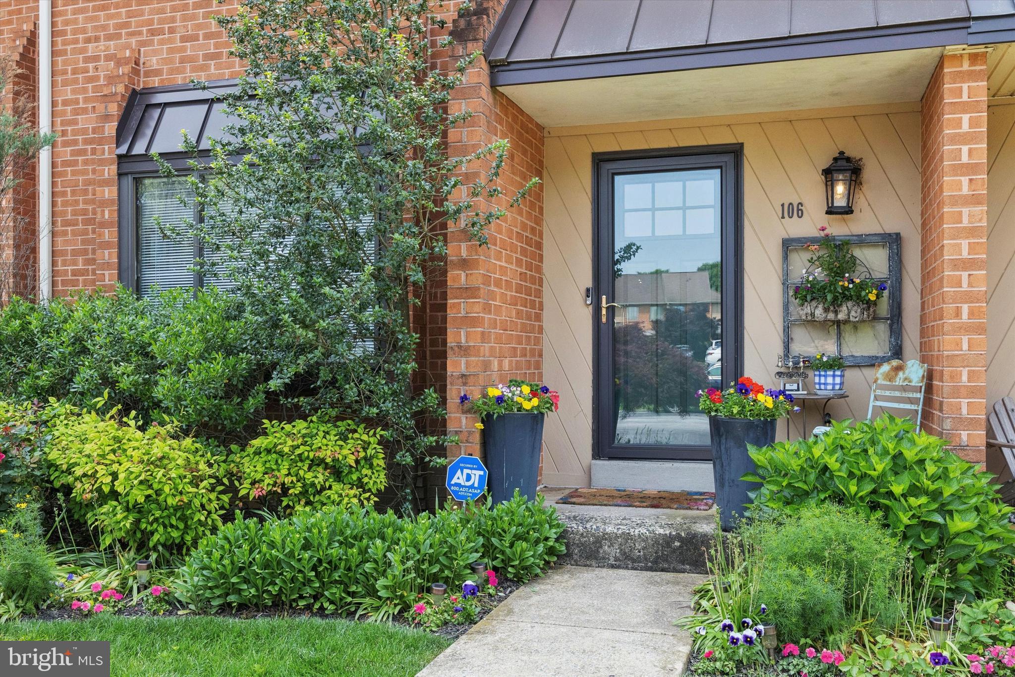 106 CAERNARVON COURT