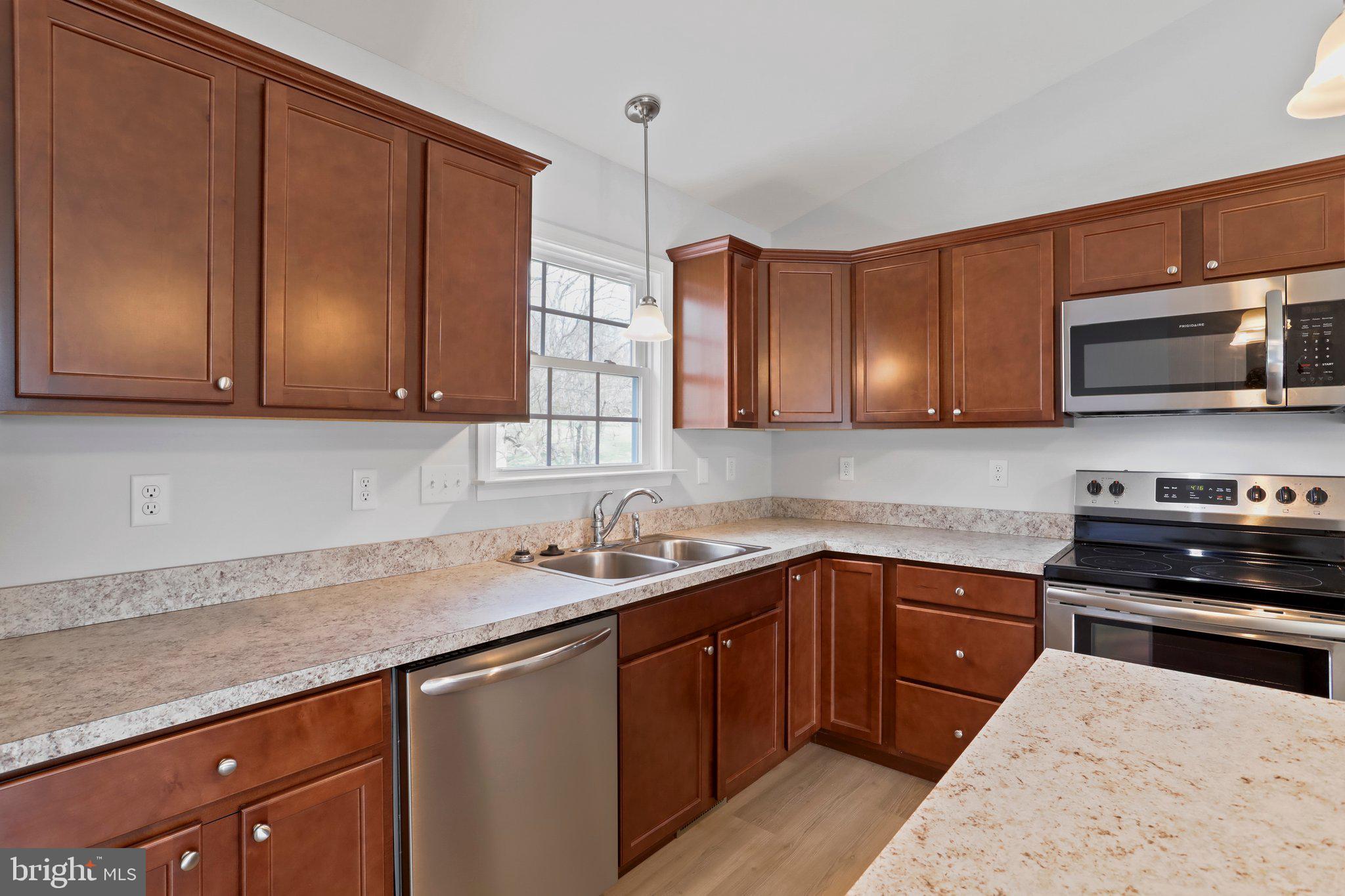 HAMPSHIRE HOUSE ESTATES - Residential