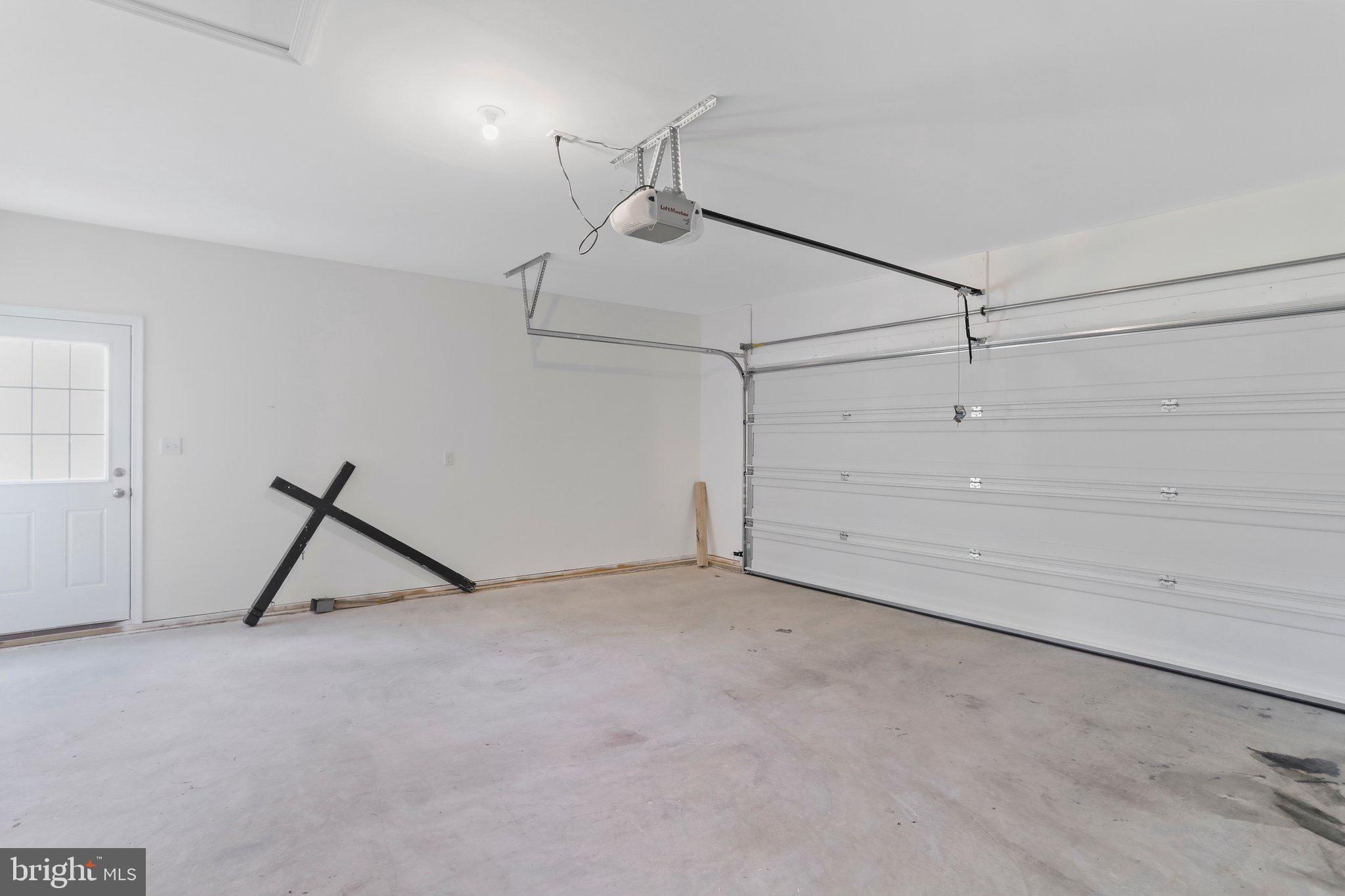 HAMPSHIRE HOUSE ESTATES - Residential