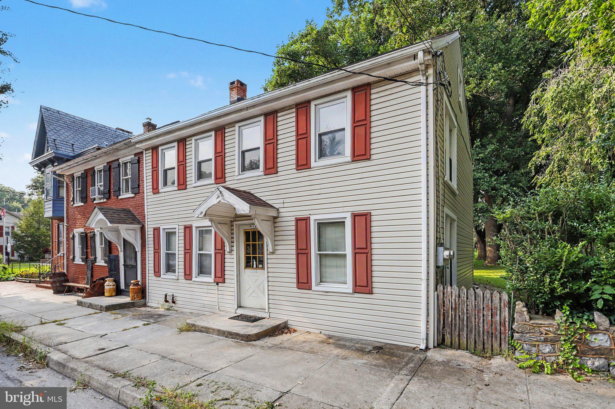 252 W MARKET STREET