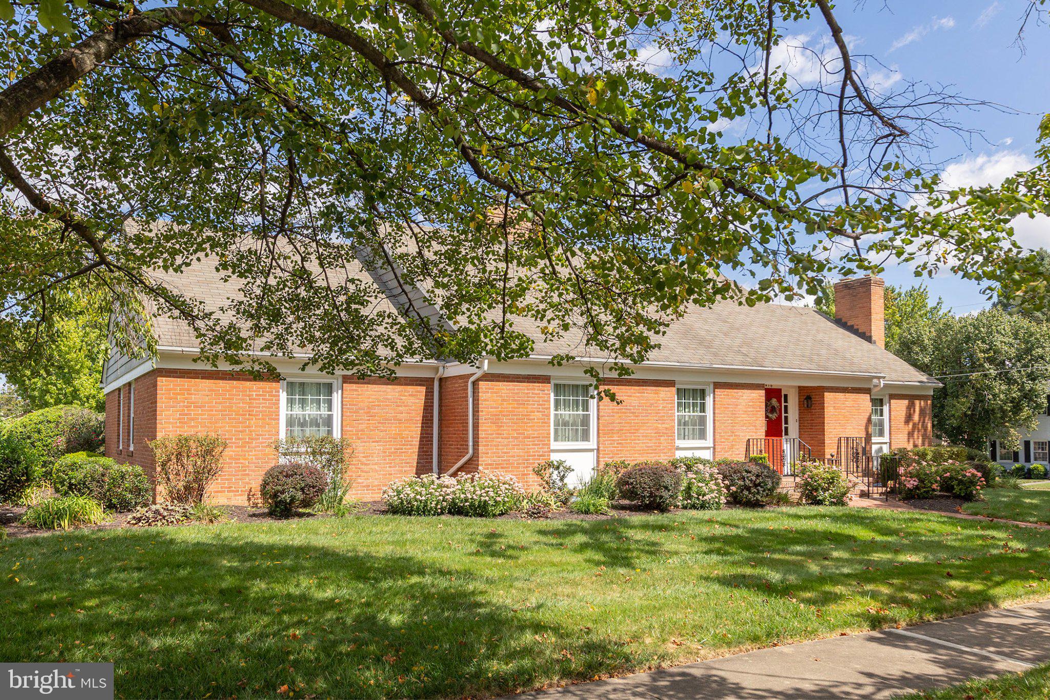416 BRIARMONT DRIVE