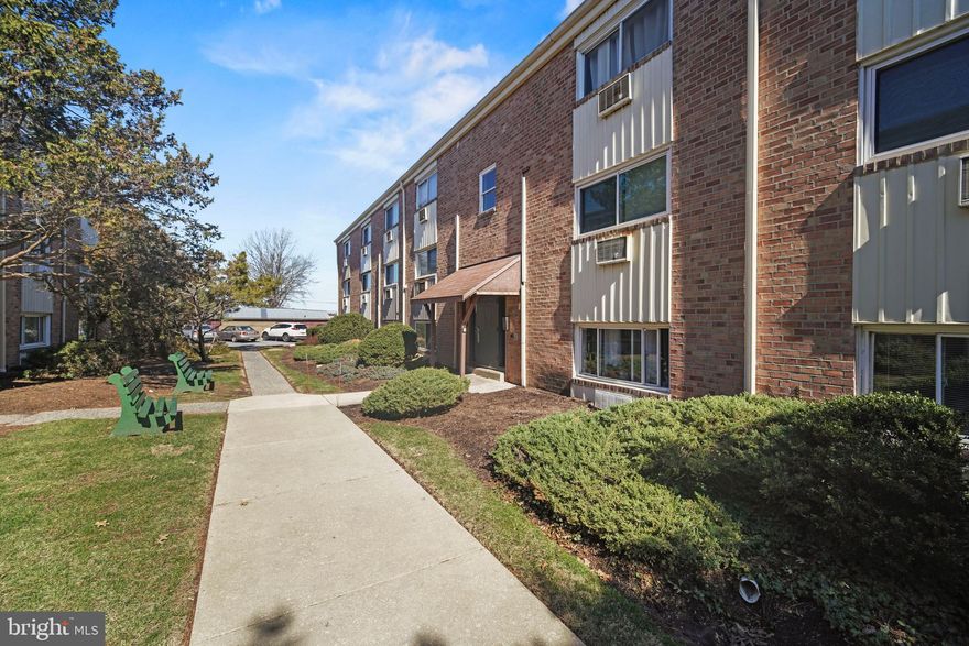 Welcome to Birchwood Condominiums! This well-maintained 1-bedroom, 1-bathroom condo has been thoughtfully updated with new flooring and recessed lighting, offering a modern and comfortable living space. Inside, you’ll find a bright living room that flows seamlessly into the open kitchen, which features updated granite countertops. The home also offers a spacious bedroom and an updated full bathroom.

Additional conveniences include a private storage unit located directly across the hall and laundry facilities on the same floor. The building’s hallways are well maintained, and the thoughtful spacing between units provides added privacy so you won’t feel cramped by neighboring condos.

Schedule your tour today to see all that this inviting condo has to offer! 🏡